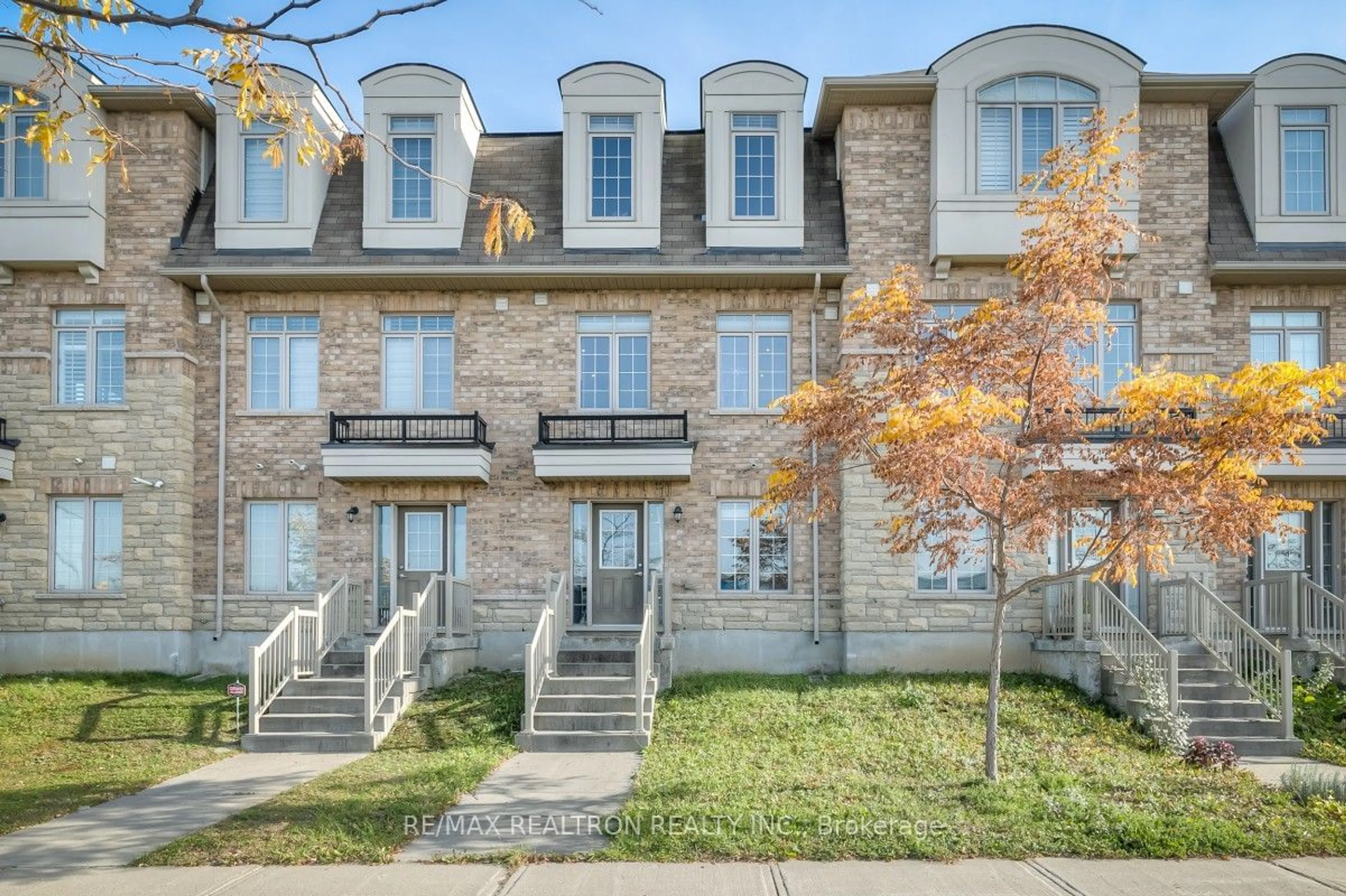 A pic from exterior of the house or condo, the street view for 10985 Woodbine Ave, Markham Ontario L6C 0X4