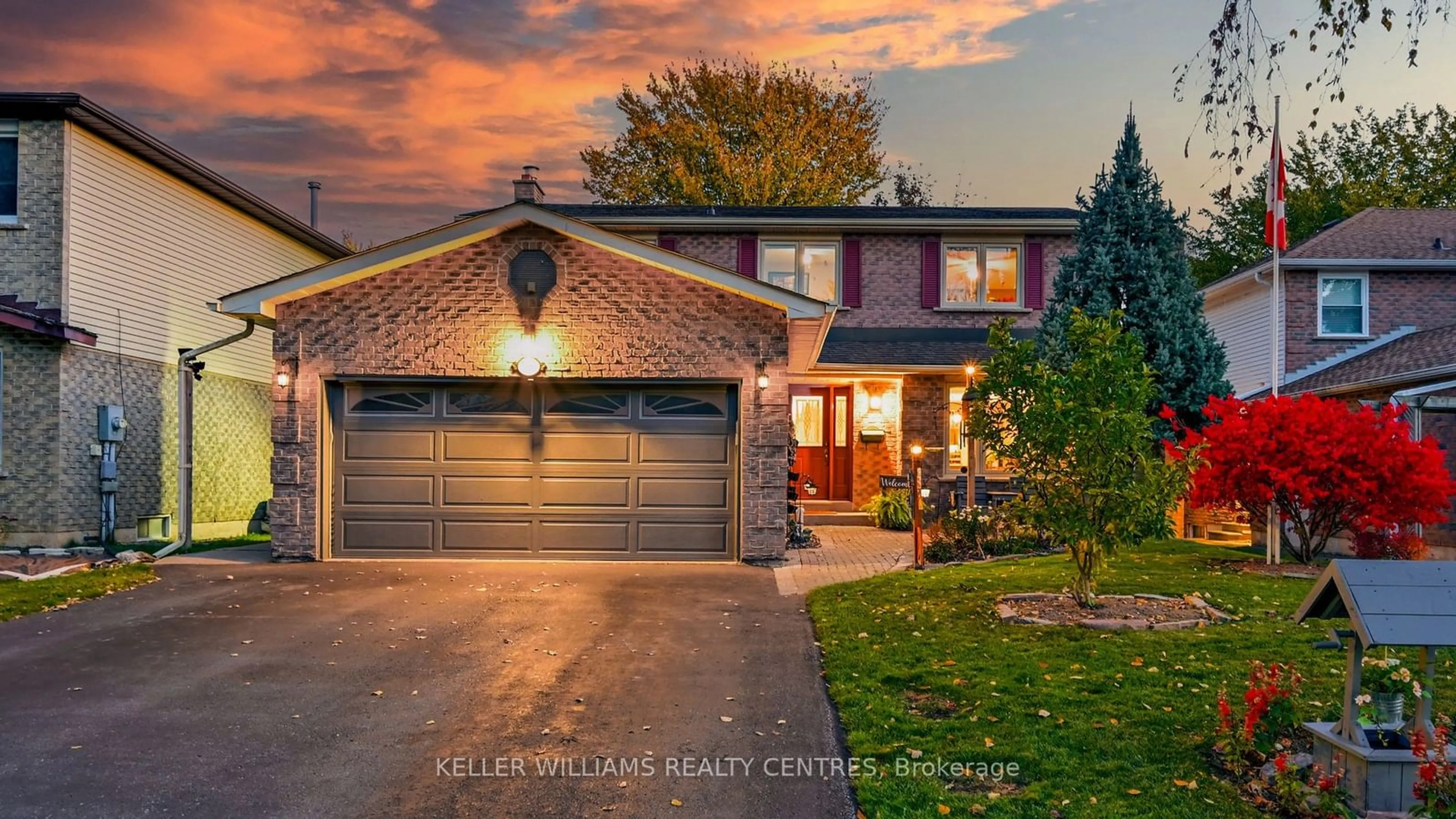 A pic from exterior of the house or condo, the street view for 1081 Wildwood Dr, Newmarket Ontario L3Y 2B6