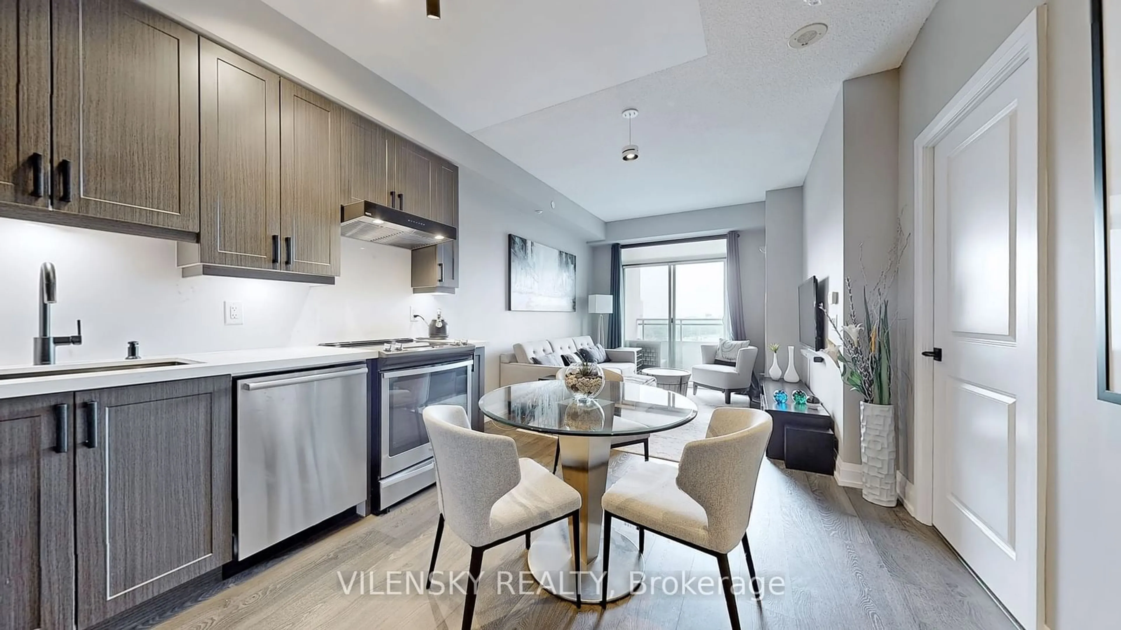 Open concept kitchen for 7890 Bathurst St #905, Vaughan Ontario L4J 0J9