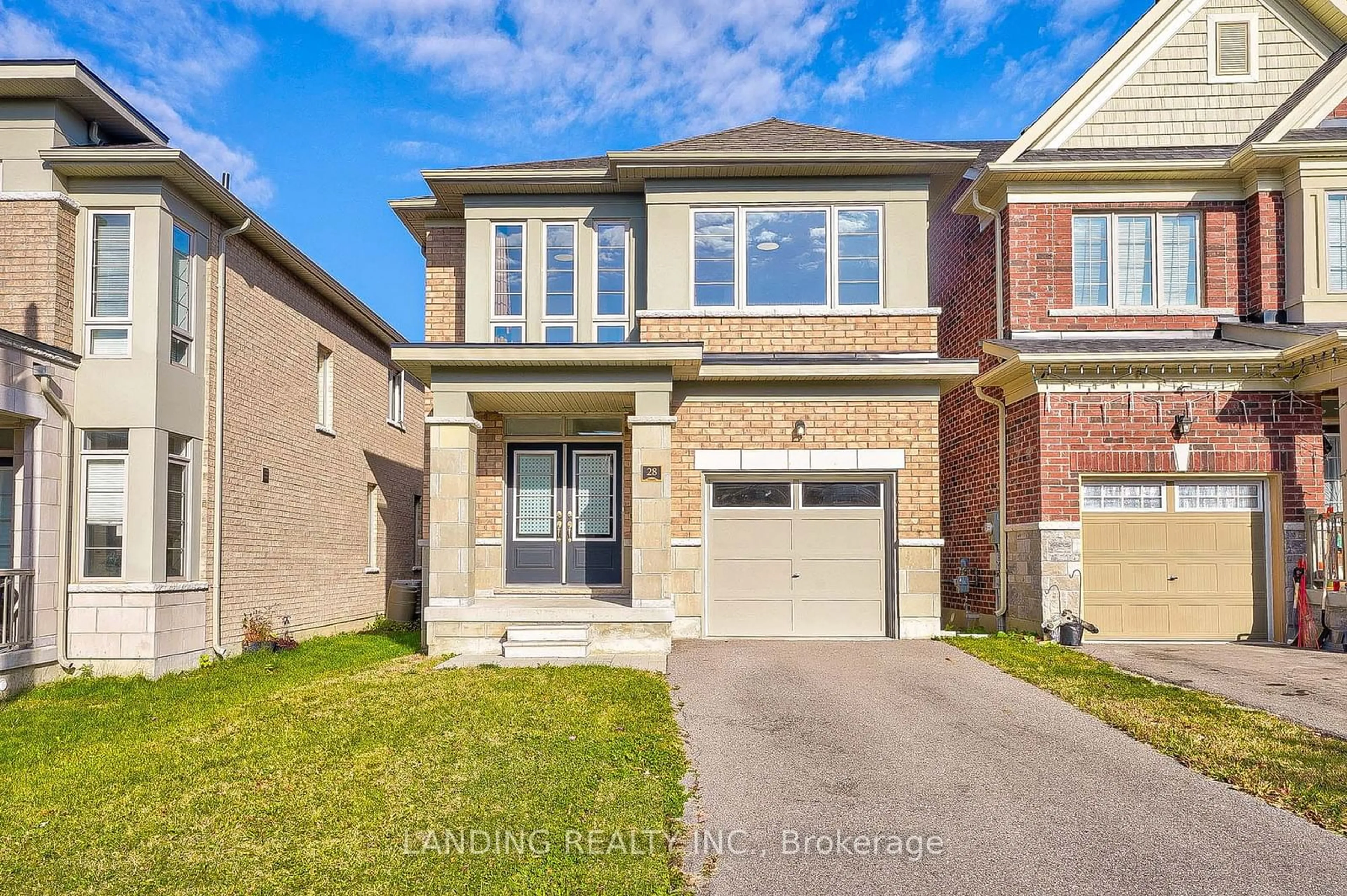 Home with brick exterior material for 28 Applegate Dr, East Gwillimbury Ontario L9N 0R2