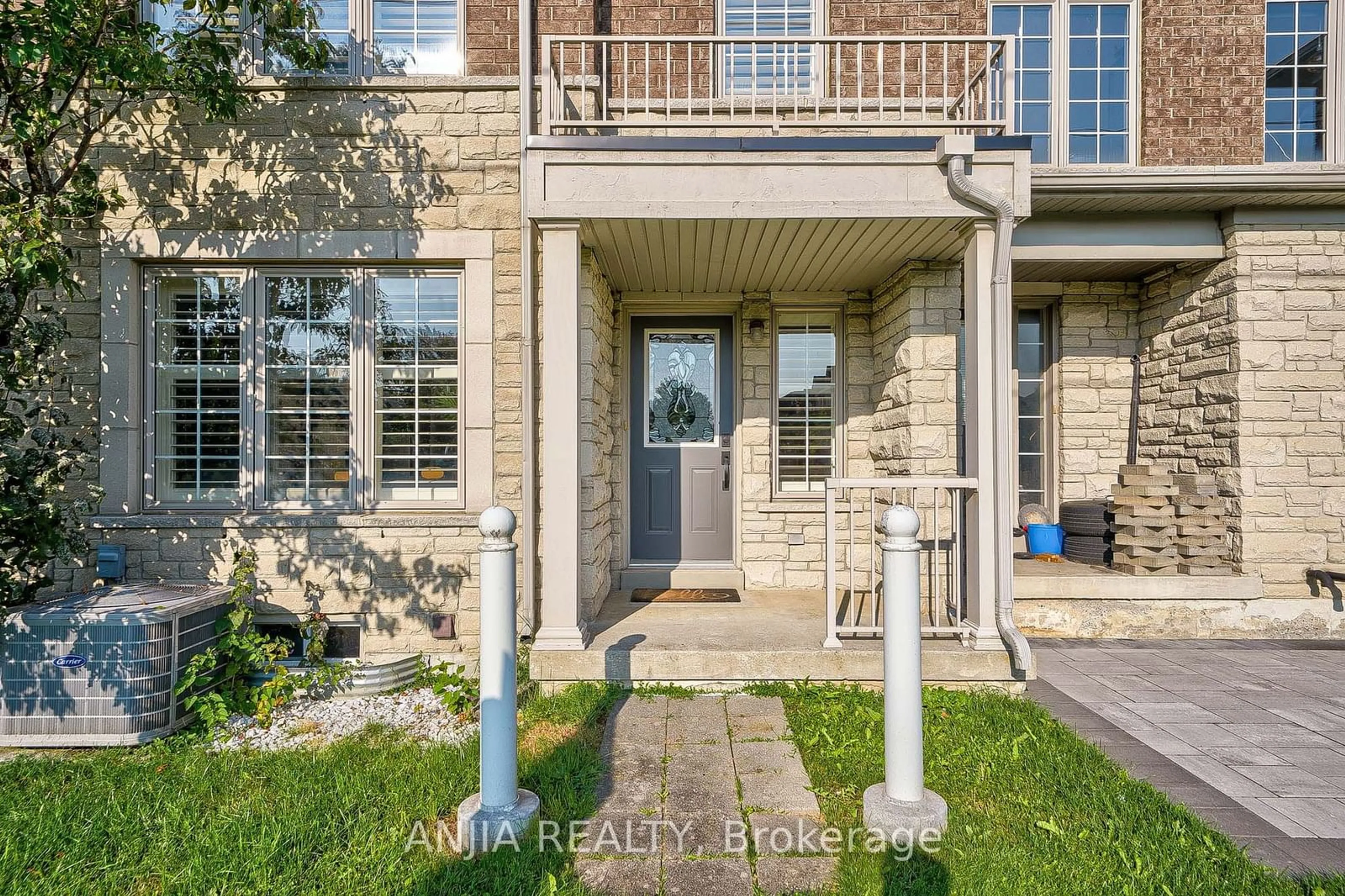 Indoor entryway for 60 Thoroughbred Way, Markham Ontario L6C 0B6