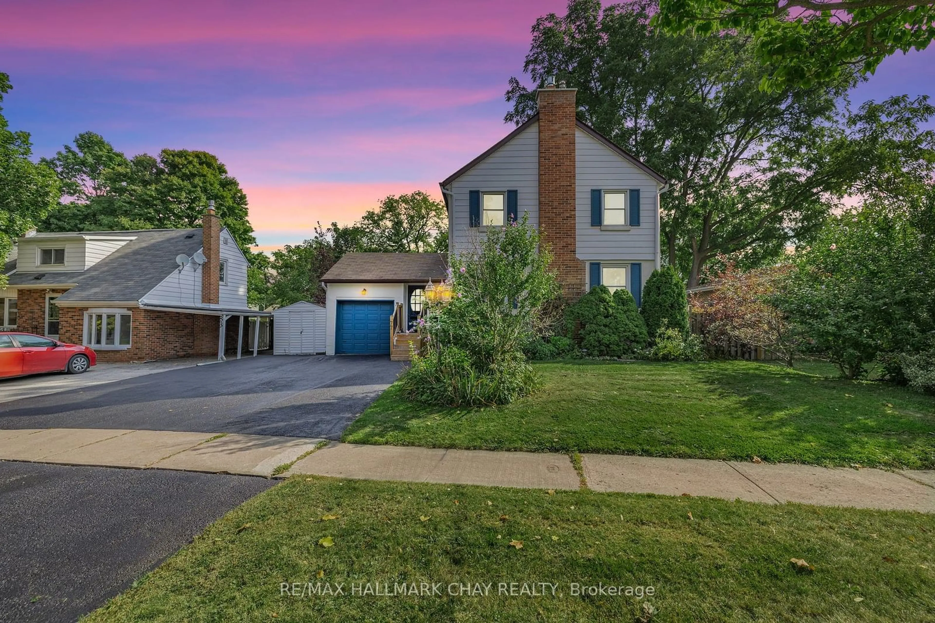 Frontside or backside of a home, the street view for 77 Lundy's Lane, Newmarket Ontario L3Y 3R9