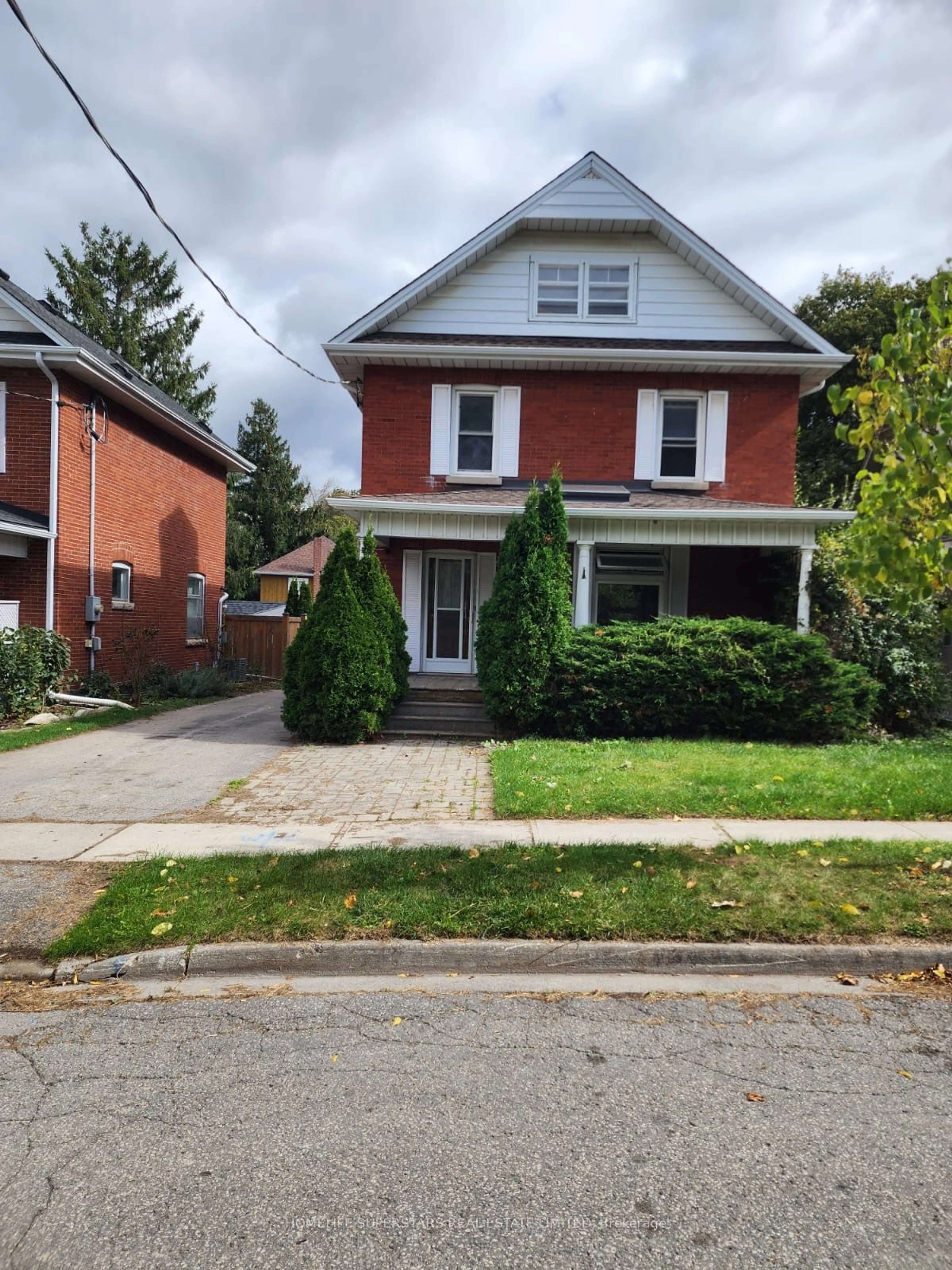 Frontside or backside of a home, the street view for 103 Arden Ave, Newmarket Ontario L3Y 4H7