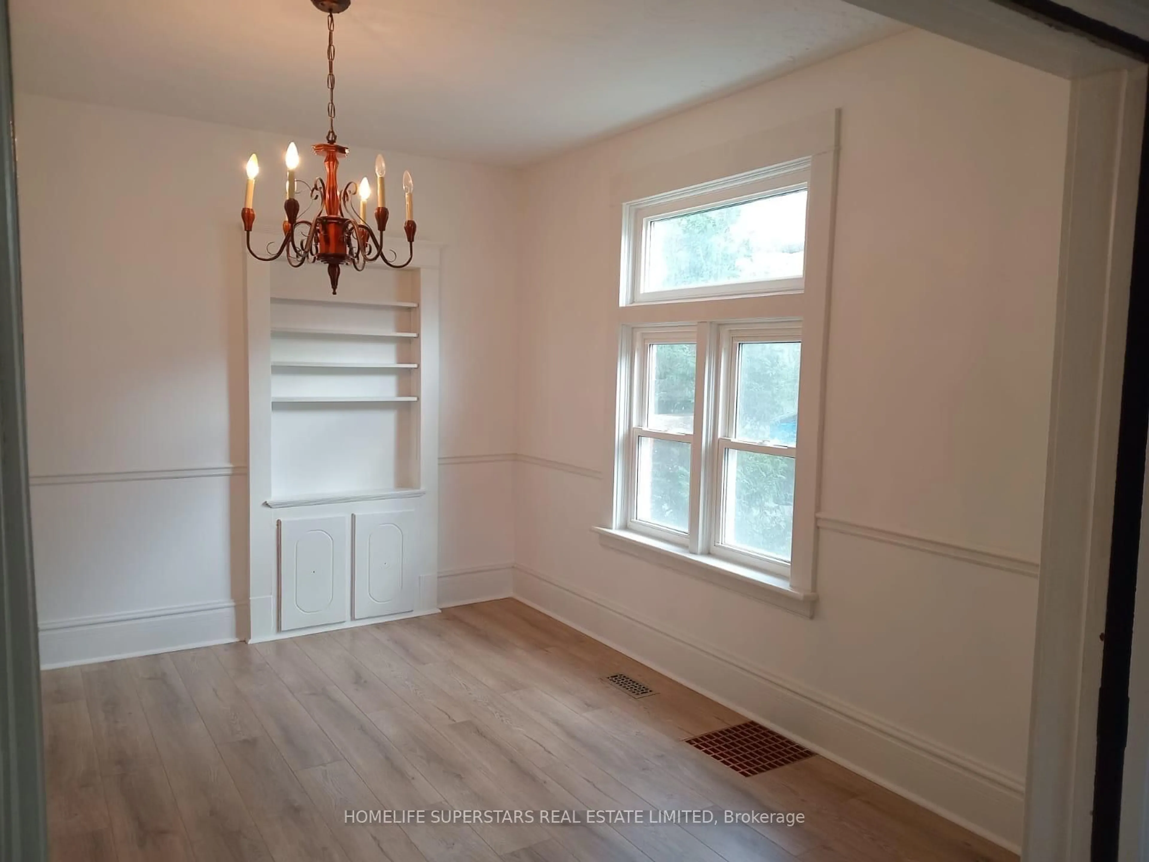 A pic of a room, wood floors for 103 Arden Ave, Newmarket Ontario L3Y 4H7