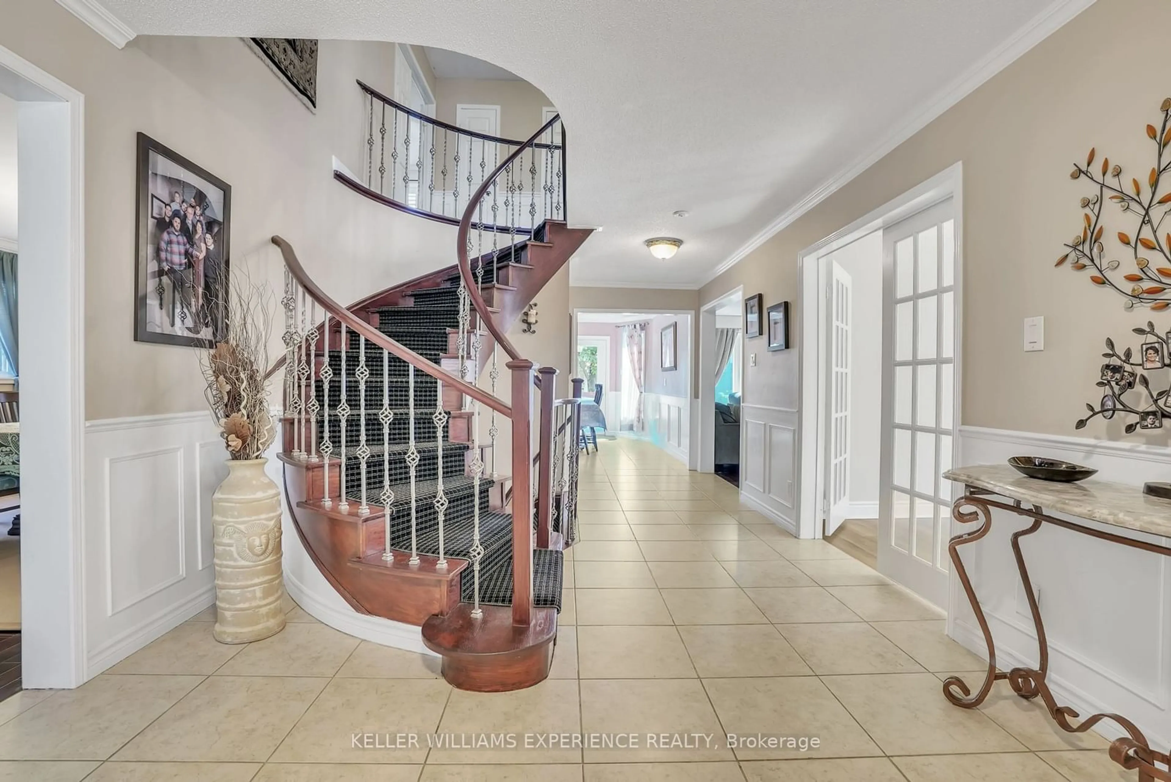 Indoor foyer, wood floors for 43 Waterhouse Way, Richmond Hill Ontario L4C 9H5