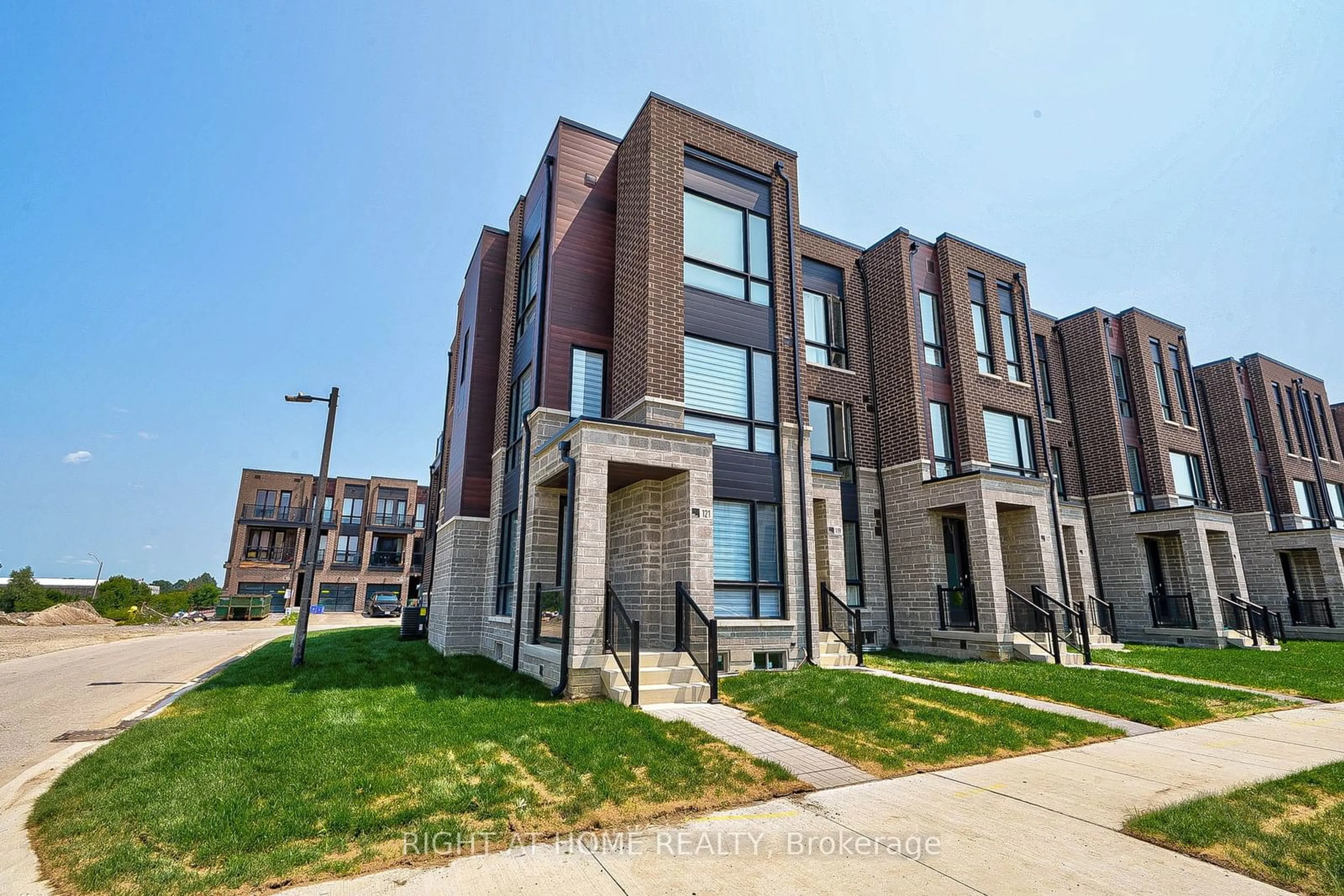 A pic from exterior of the house or condo, the front or back of building for 121 Stauffer Cres, Markham Ontario L6B 1R1