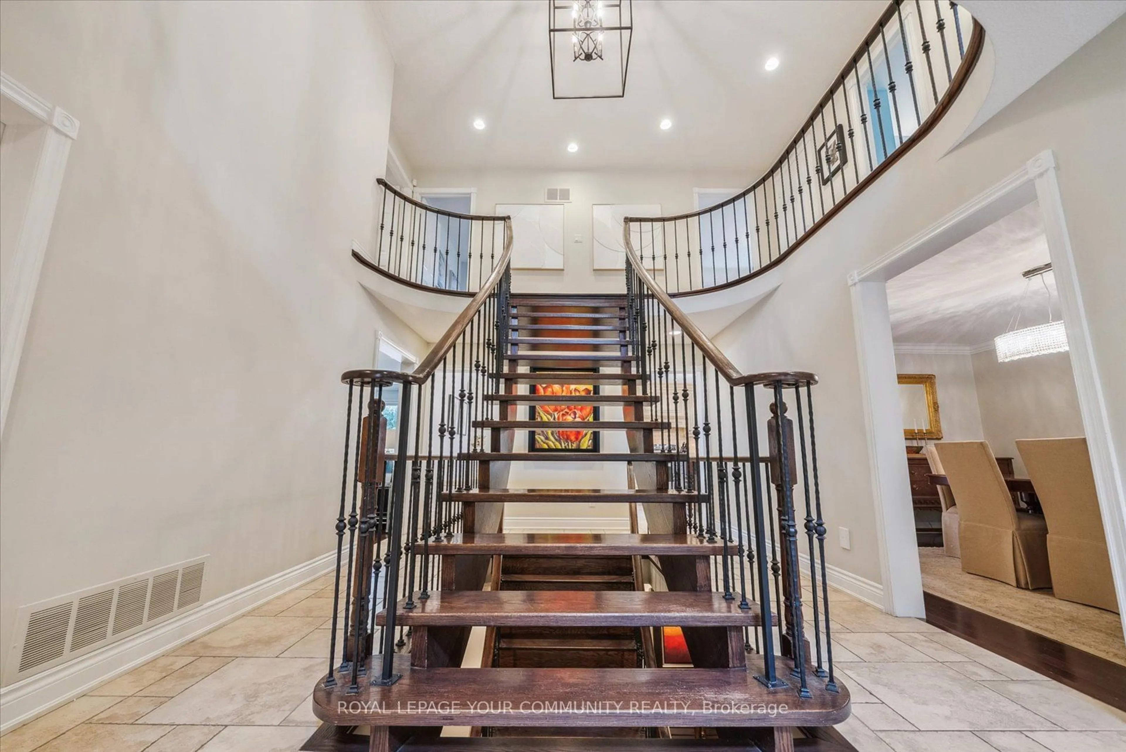 Indoor foyer, wood floors for 66 Palmerston Dr, Vaughan Ontario L4J 7V9