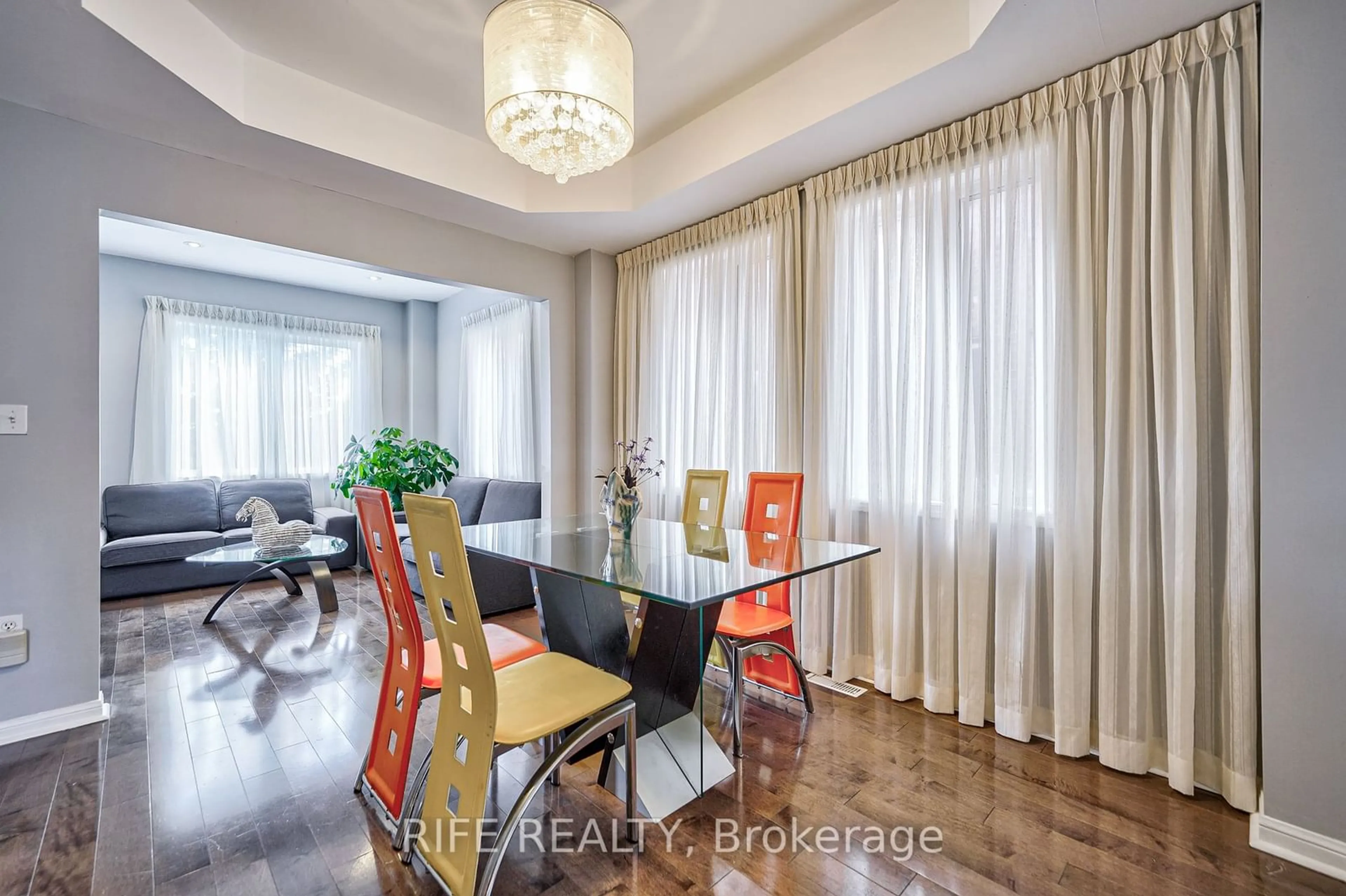 Dining room, wood floors, mountain for 178 Town Centre Blvd, Markham Ontario L3R 5H9