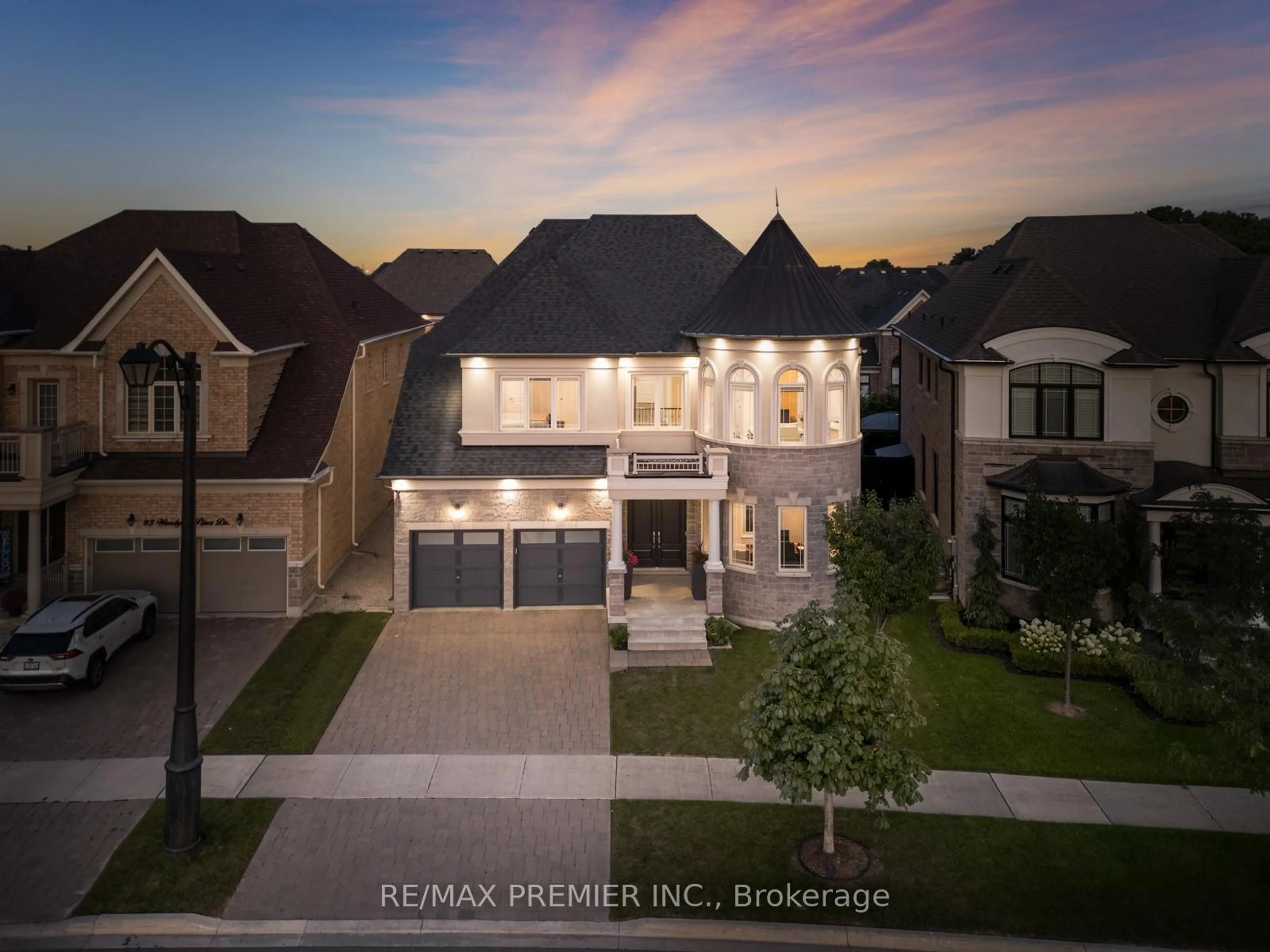 Frontside or backside of a home, the street view for 91 Woodgate Pines Dr, Vaughan Ontario L4H 4A4