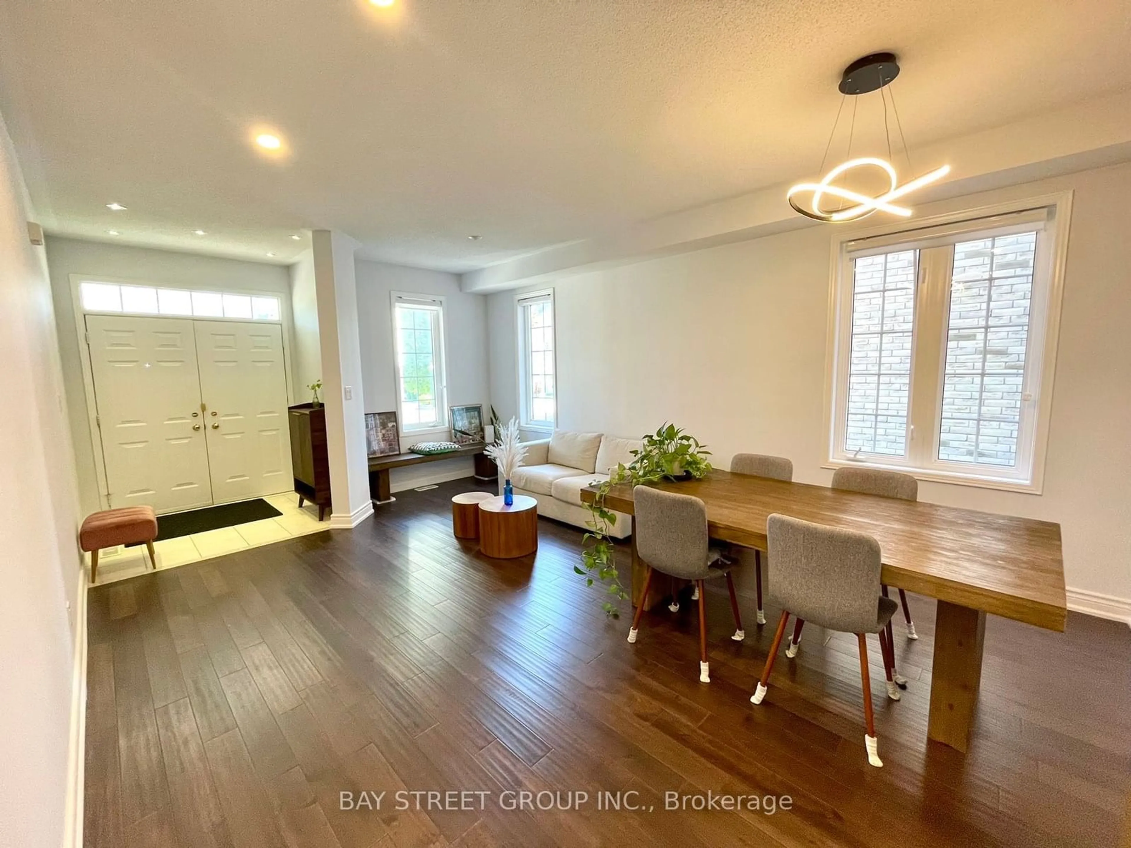 Dining room, wood floors for 54 Castleglen Blvd, Markham Ontario L6C 0A9