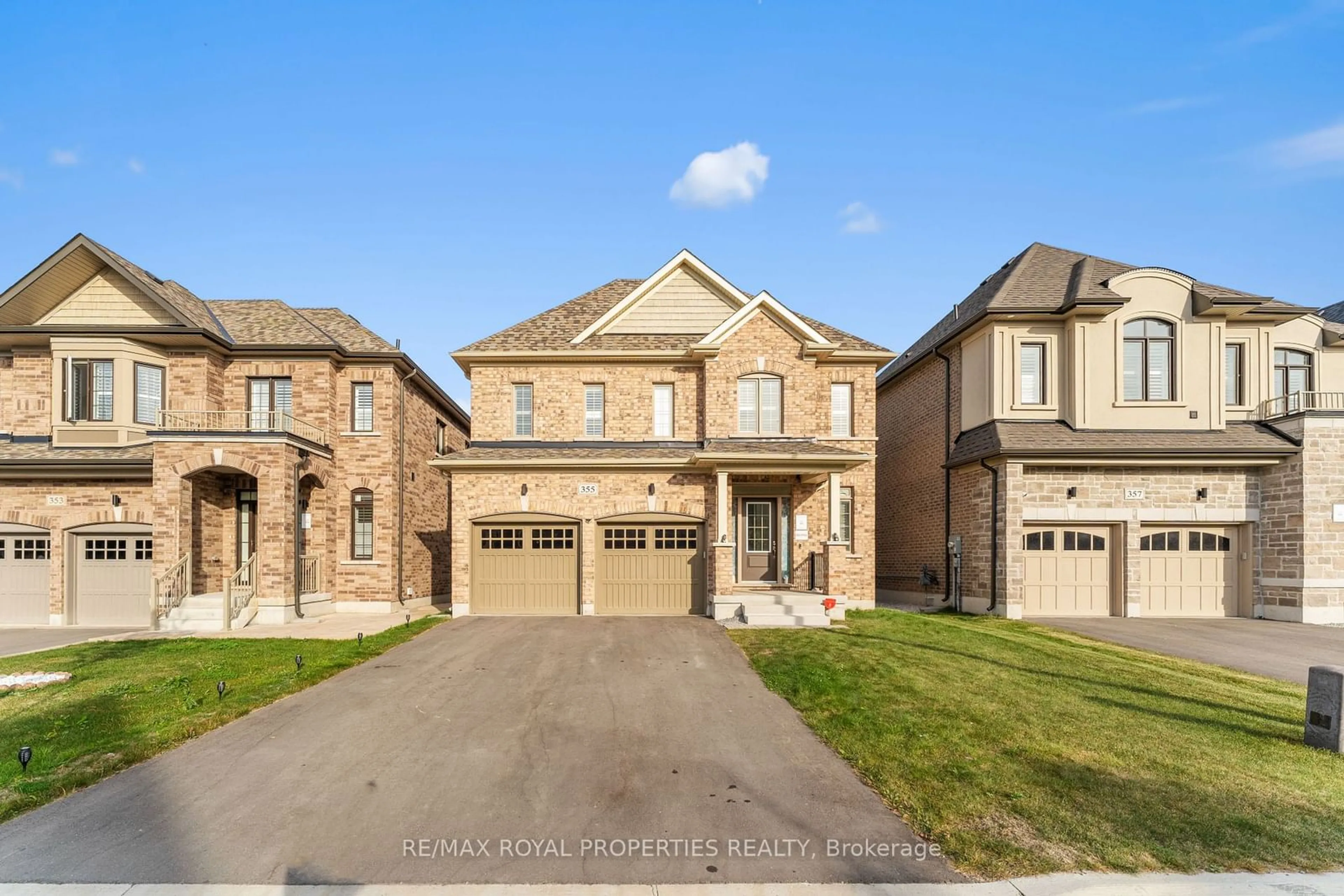 Frontside or backside of a home, the street view for 355 Danny Wheeler Blvd, Georgina Ontario L4P 3C8