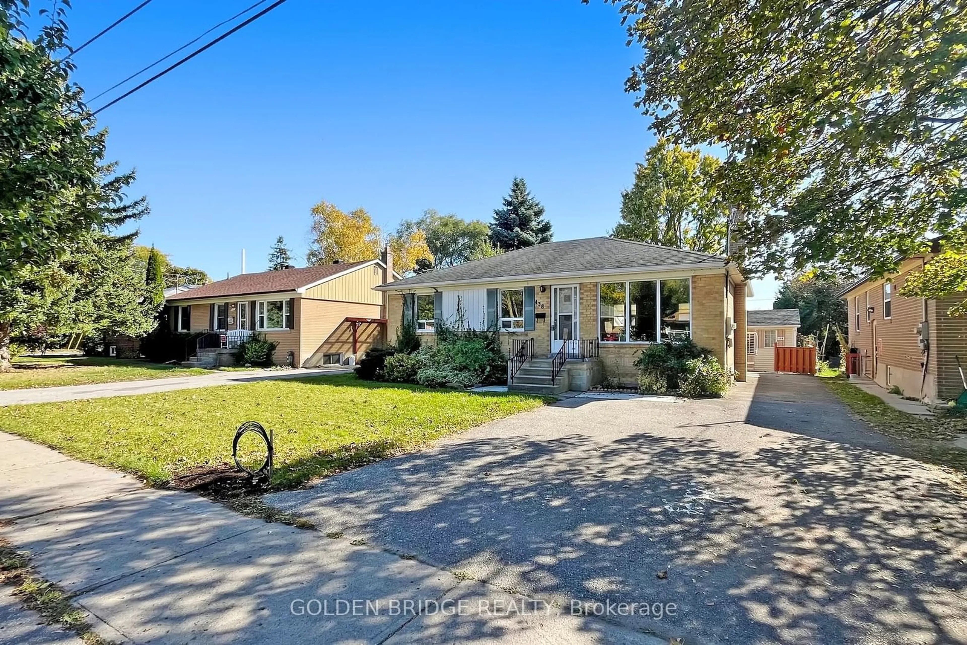 Frontside or backside of a home, the street view for 438 Centre St, Richmond Hill Ontario L4C 1B7