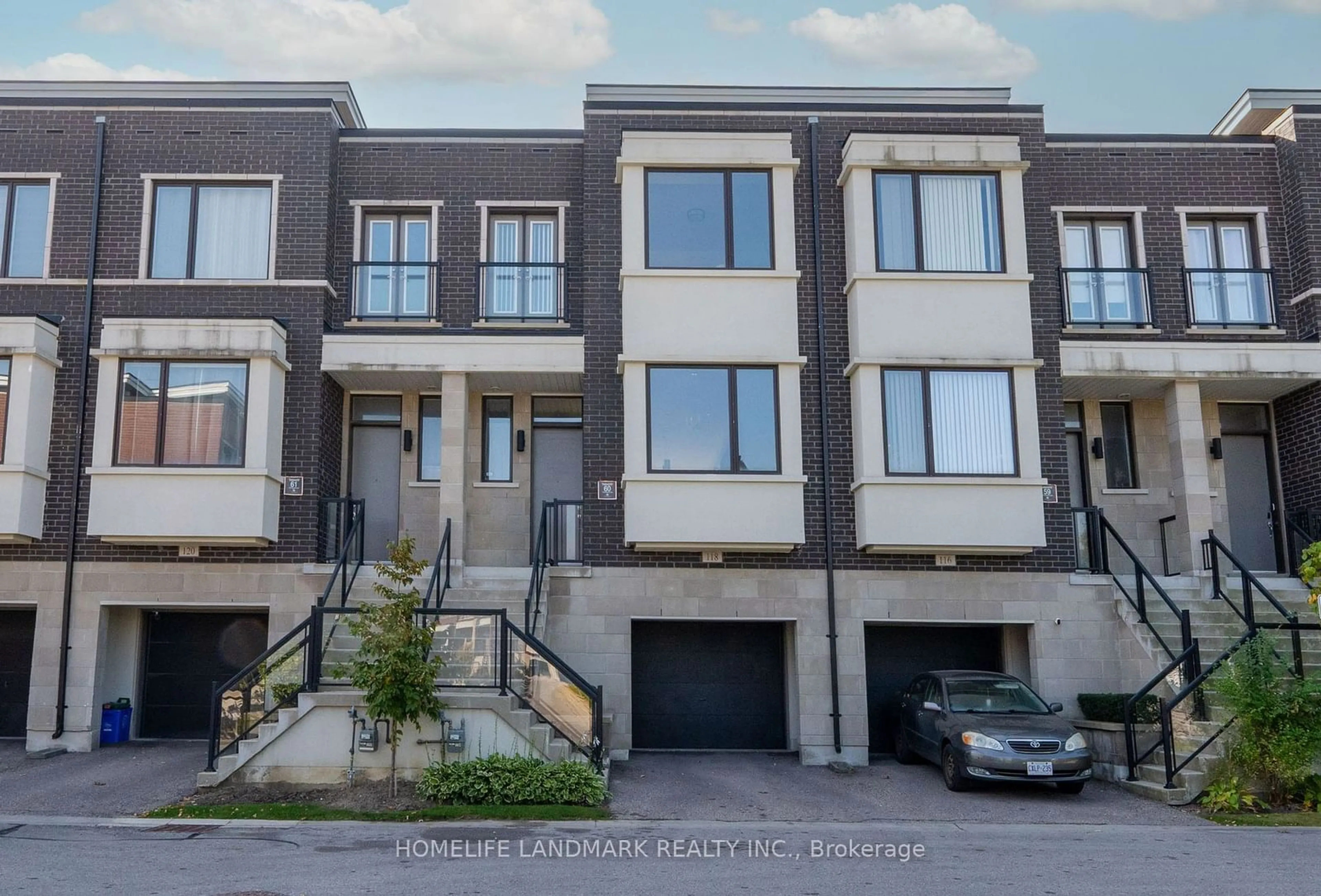 A pic from exterior of the house or condo, the street view for 118 Genuine Lane, Richmond Hill Ontario L4B 0E5