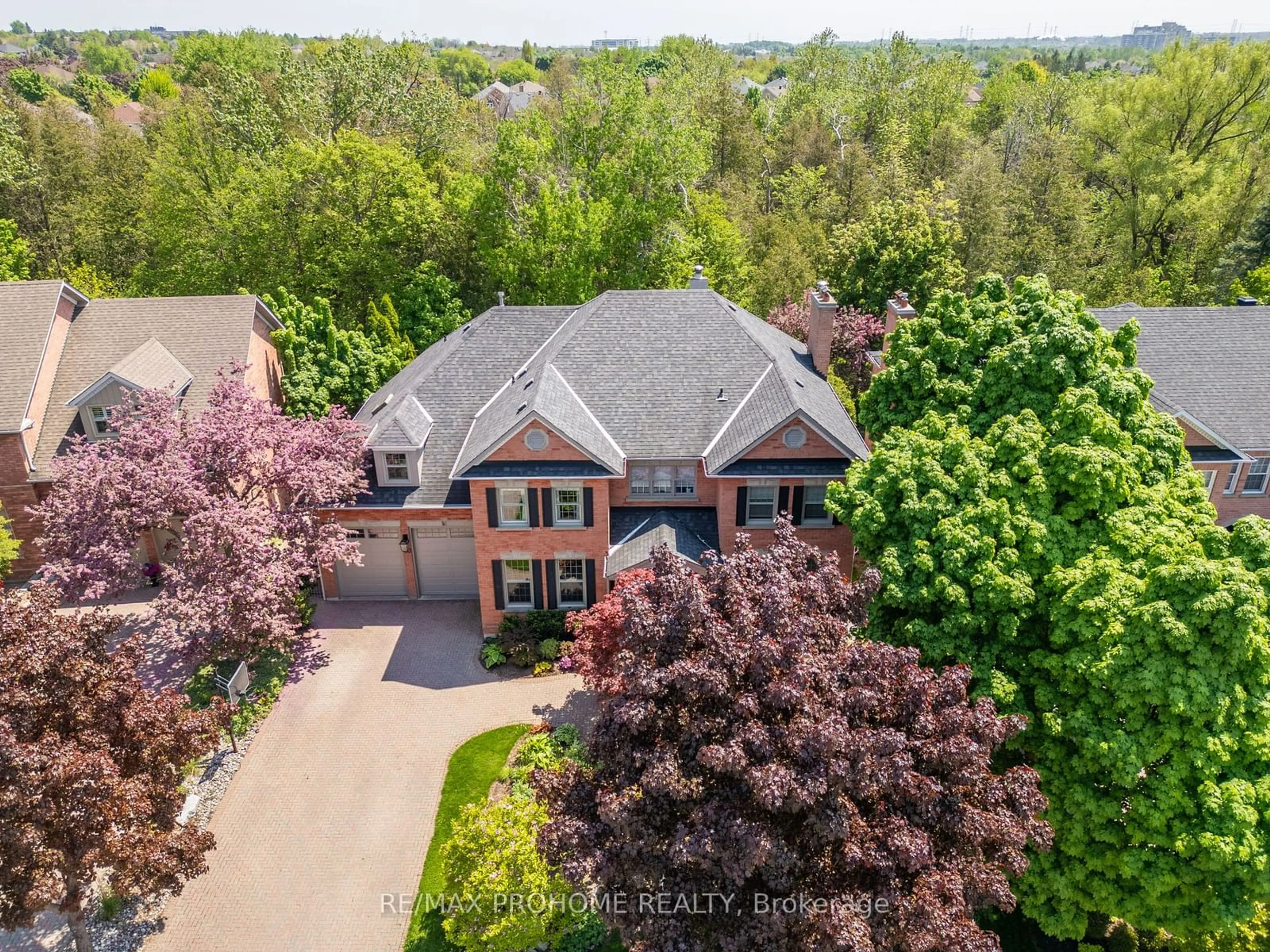 Frontside or backside of a home, the street view for 40 Wrenwood Crt, Markham Ontario L3R 6H4