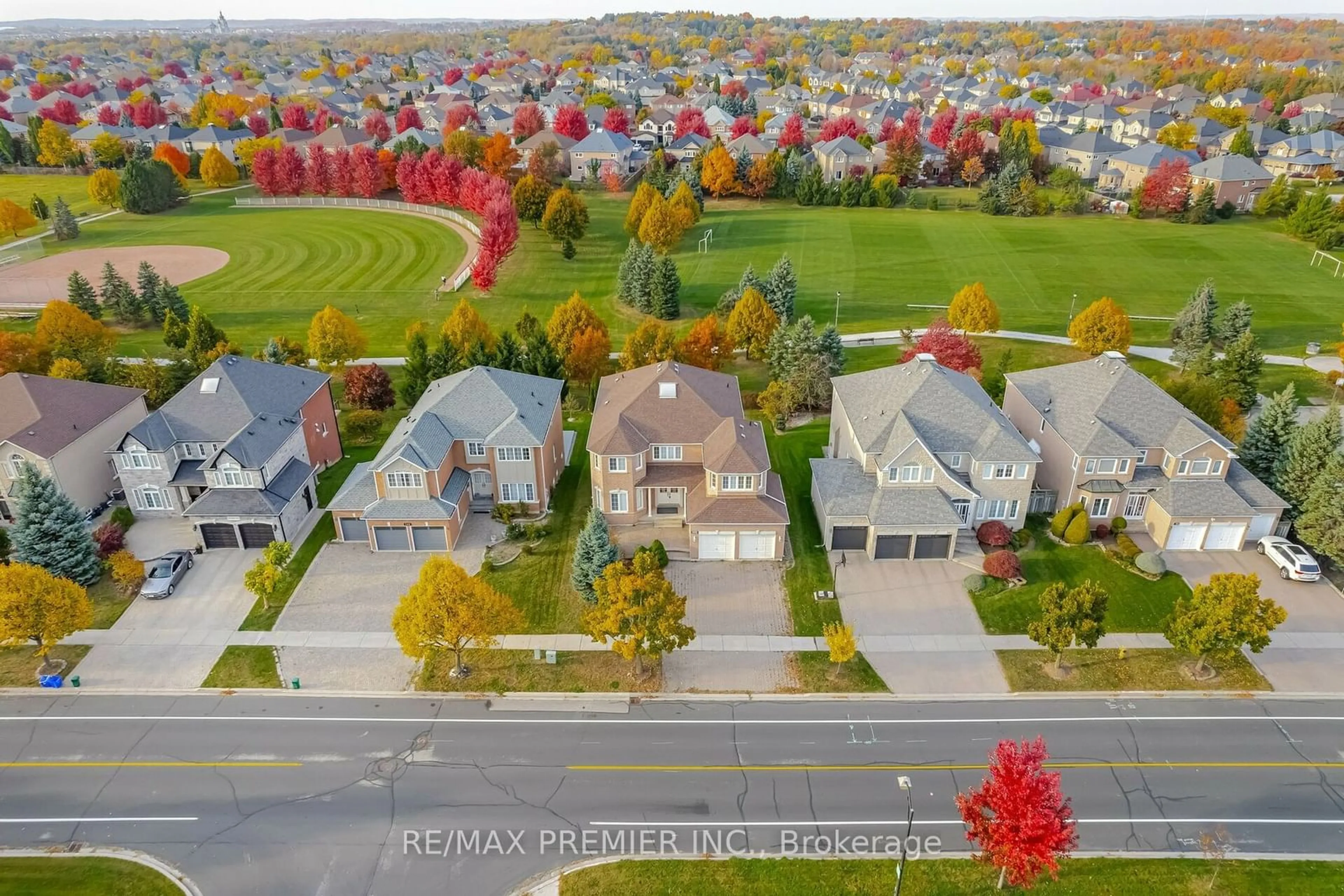 A pic from exterior of the house or condo, the street view for 350 Calvert Rd, Markham Ontario L6C 1Y2