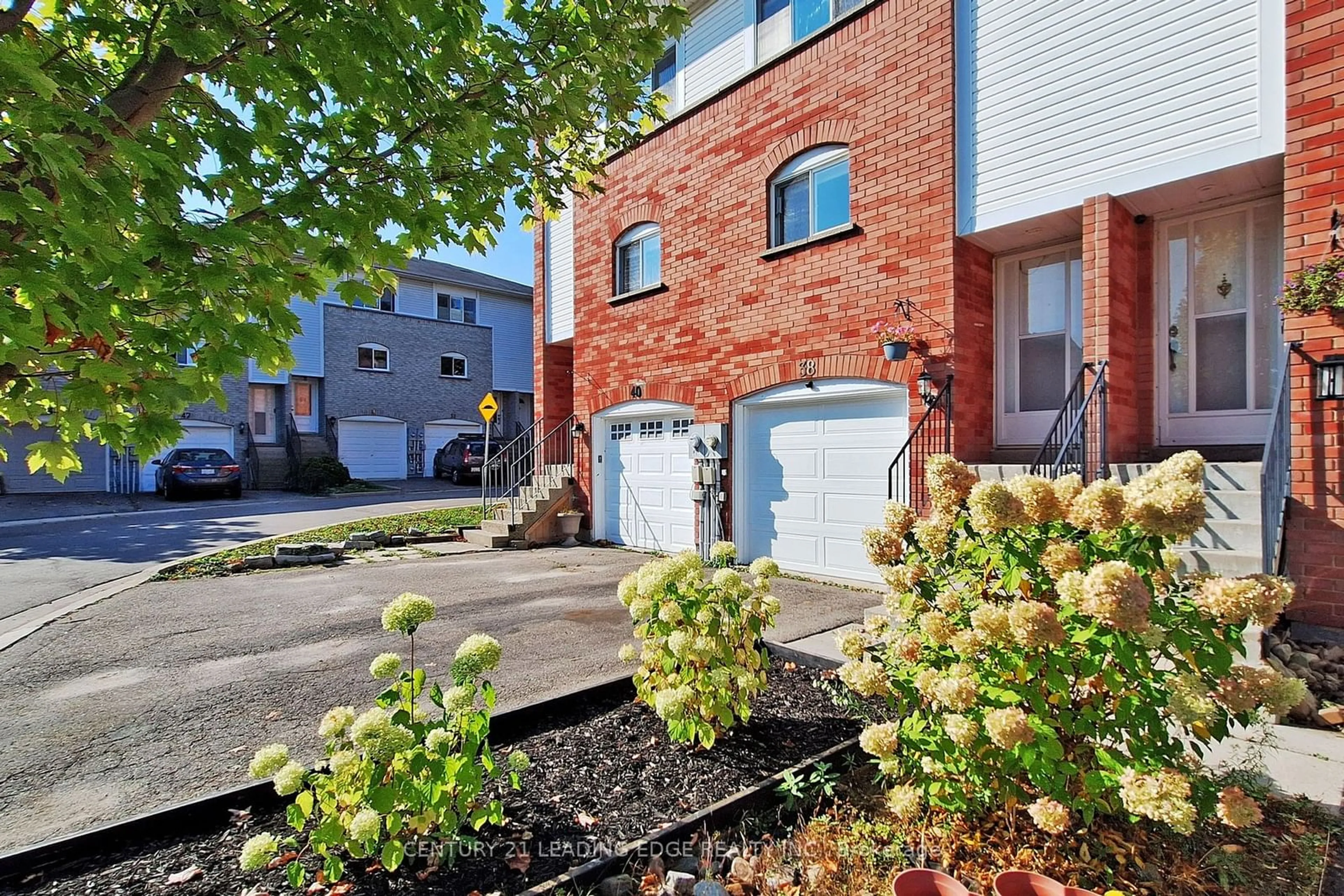 A pic from exterior of the house or condo, the street view for 38 William Curtis Circ, Newmarket Ontario L3Y 8L7