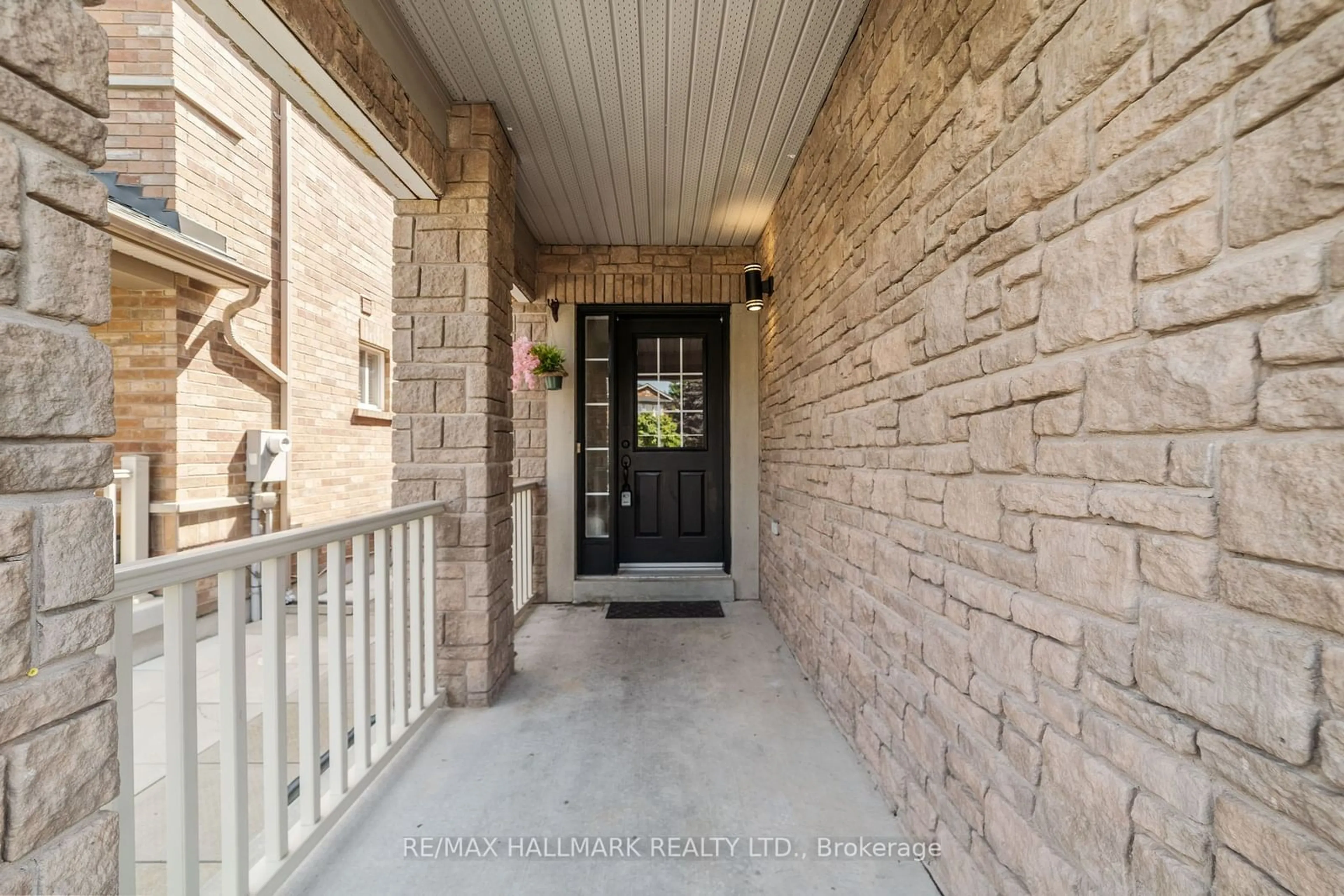 Indoor entryway, wood floors for 146 Collis Dr, Aurora Ontario L4G 7V2