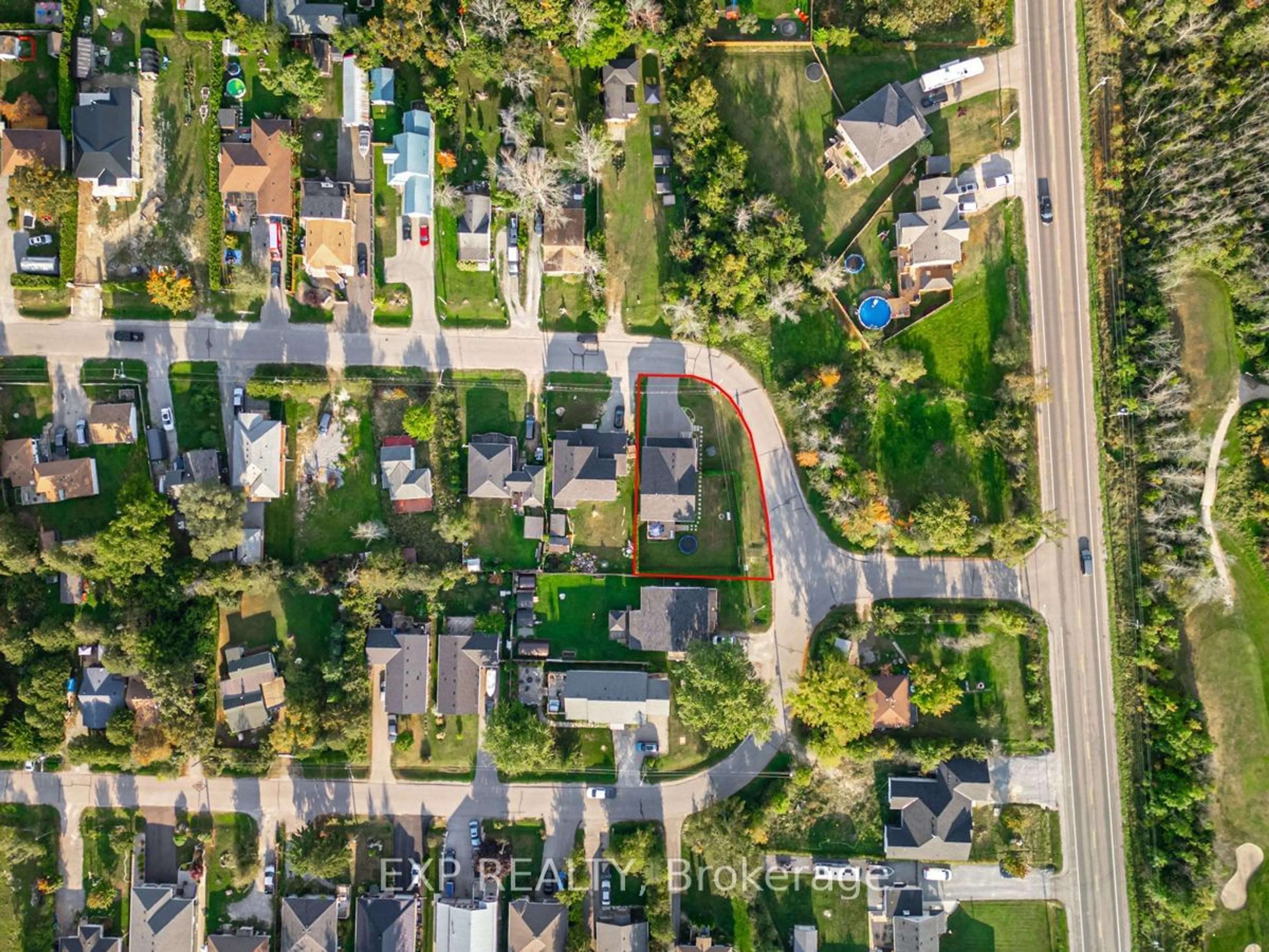 Frontside or backside of a home, the street view for 5 Farley Circ, Georgina Ontario L0E 1S0