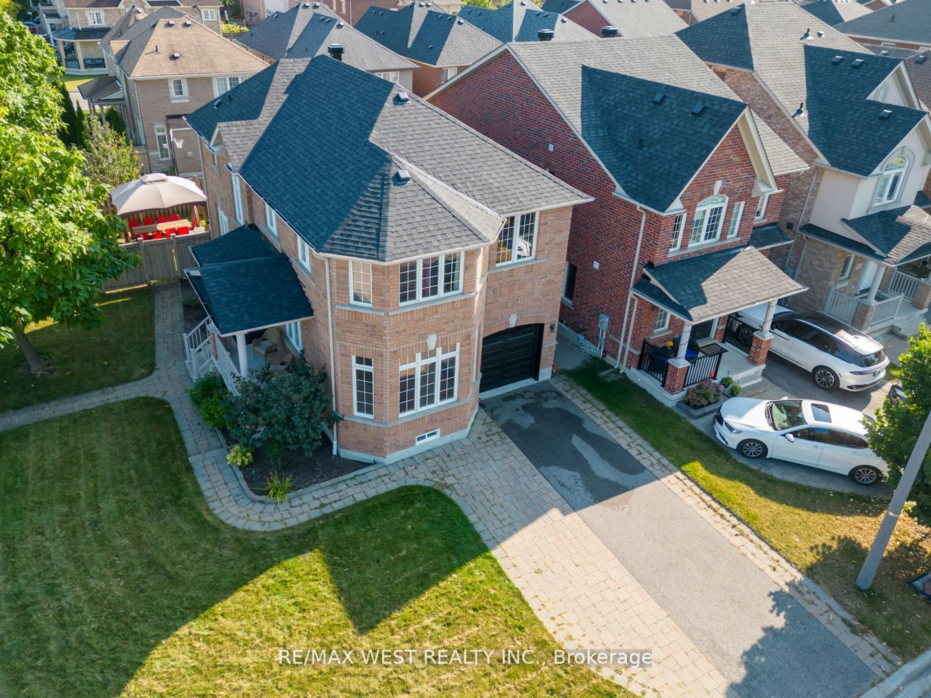 Frontside or backside of a home, the street view for 63 Haven Rd, Vaughan Ontario L6A 0W8