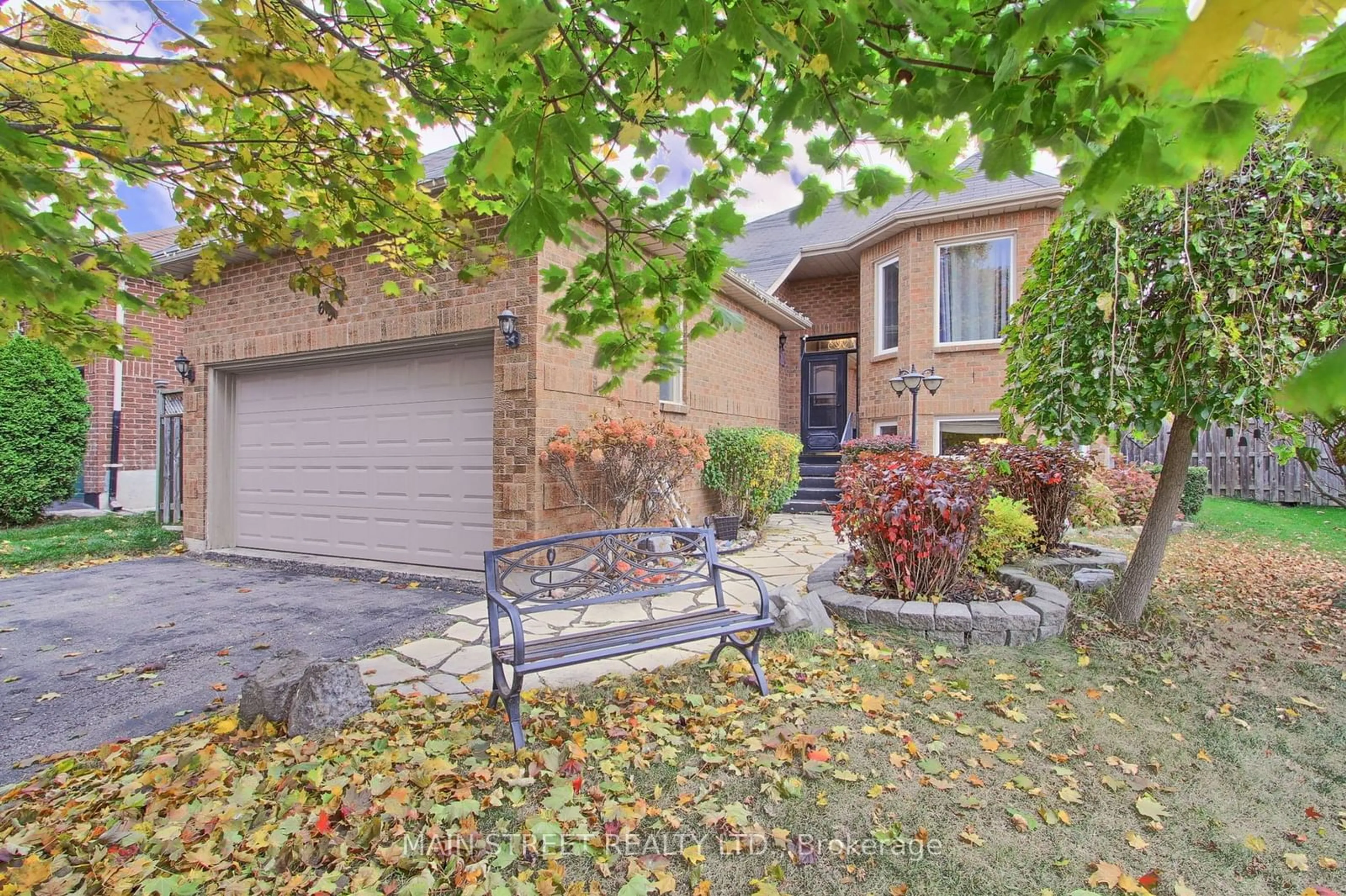 A pic from exterior of the house or condo, the street view for 63 Annamaria Dr, Georgina Ontario L4P 3R8