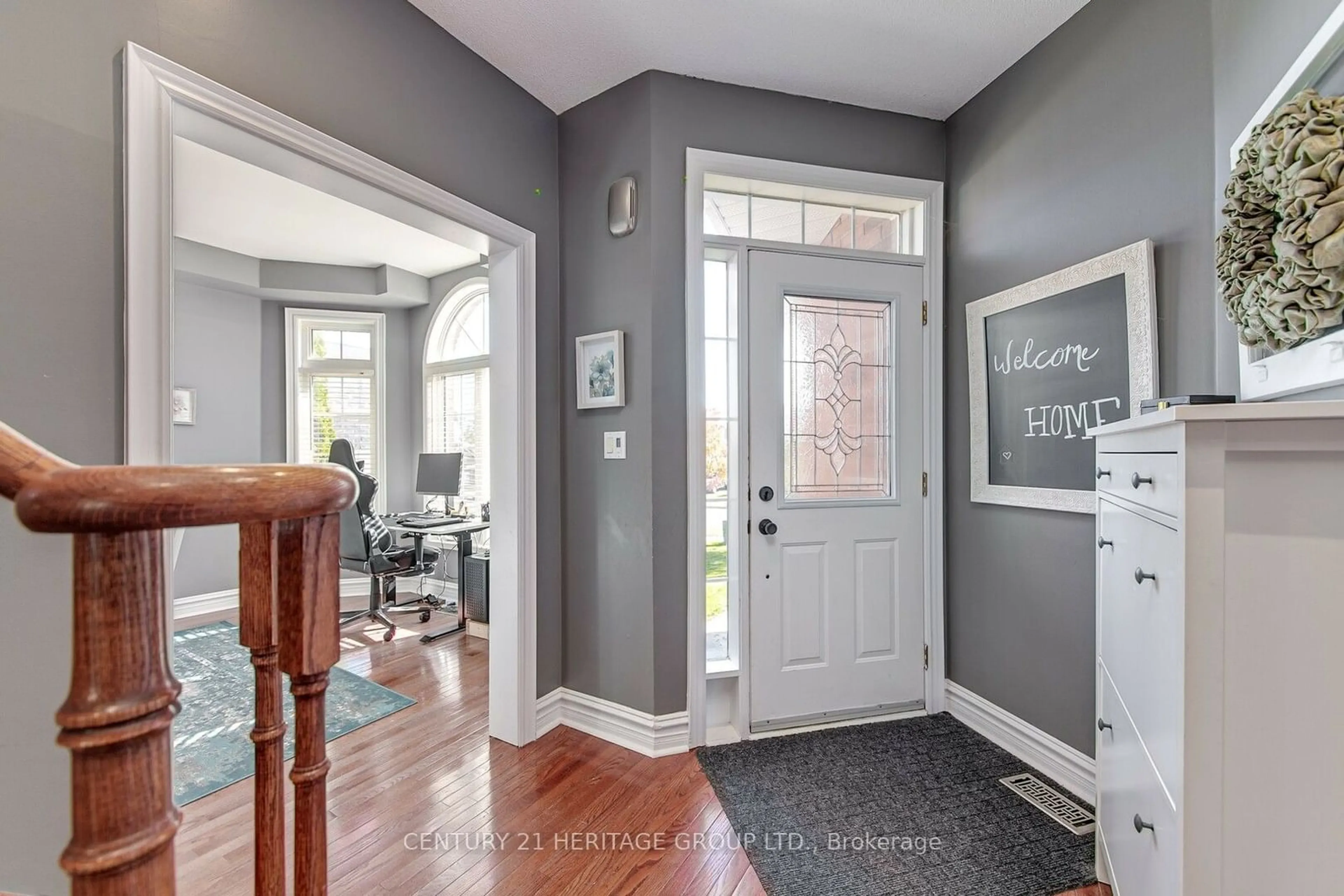 Indoor entryway, wood floors for 1953 Romina Crt, Innisfil Ontario L9S 4Y1