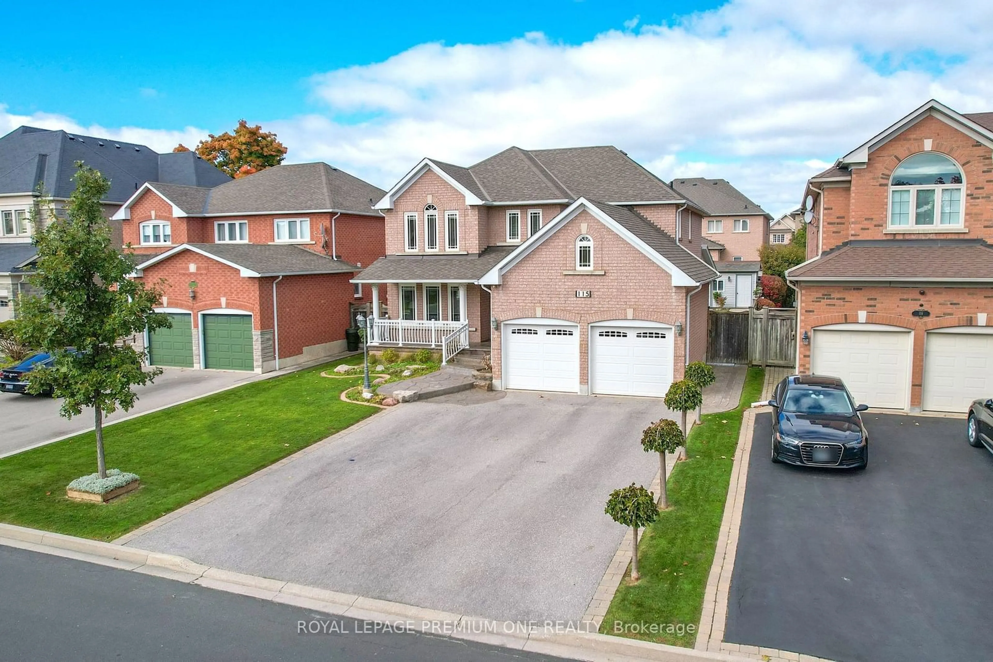 Frontside or backside of a home, the street view for 115 Pine Hollow Cres, Vaughan Ontario L6A 2L5