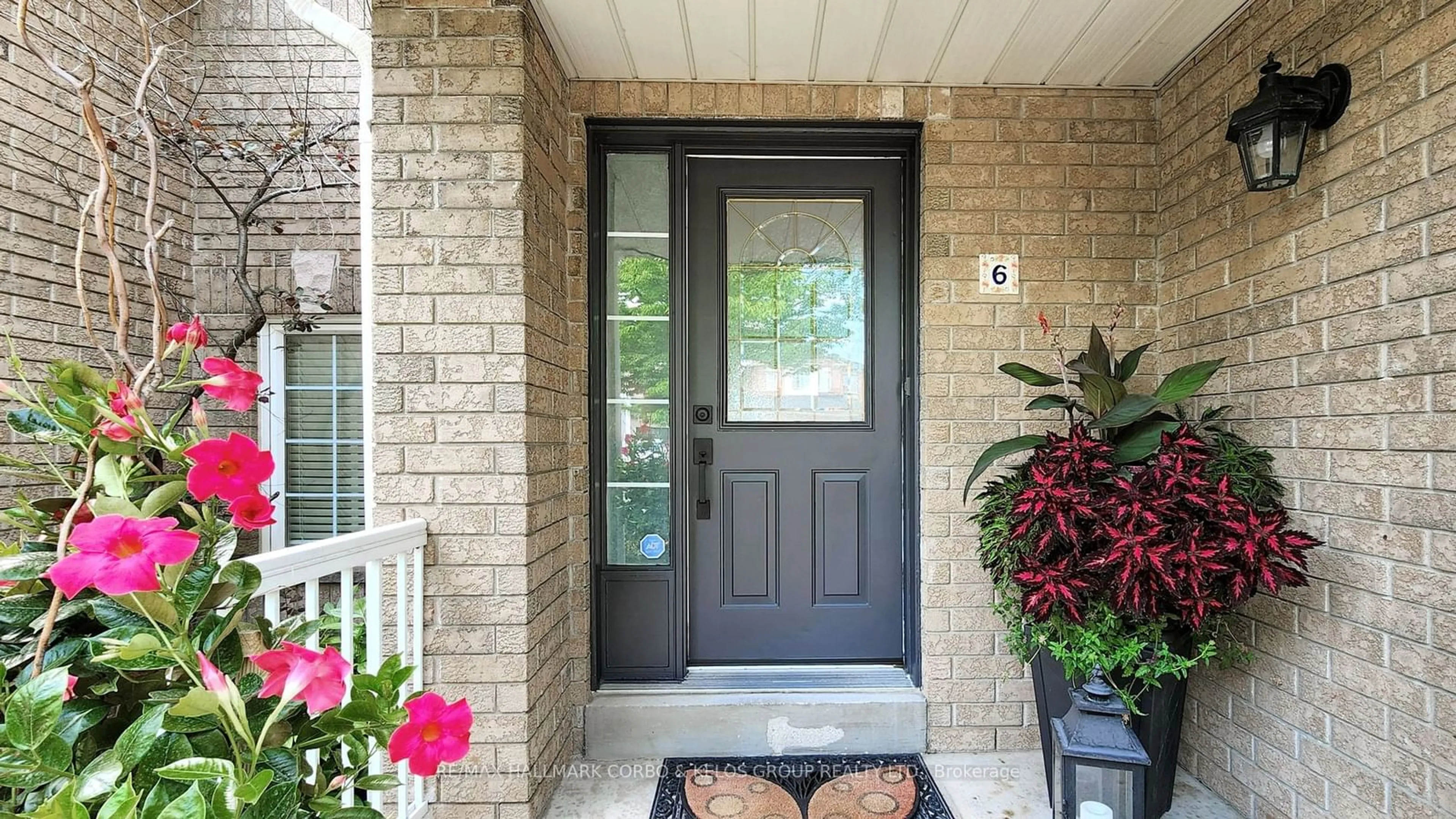 Indoor entryway, wood floors for 6 Sunridge St, Richmond Hill Ontario L4E 3T5