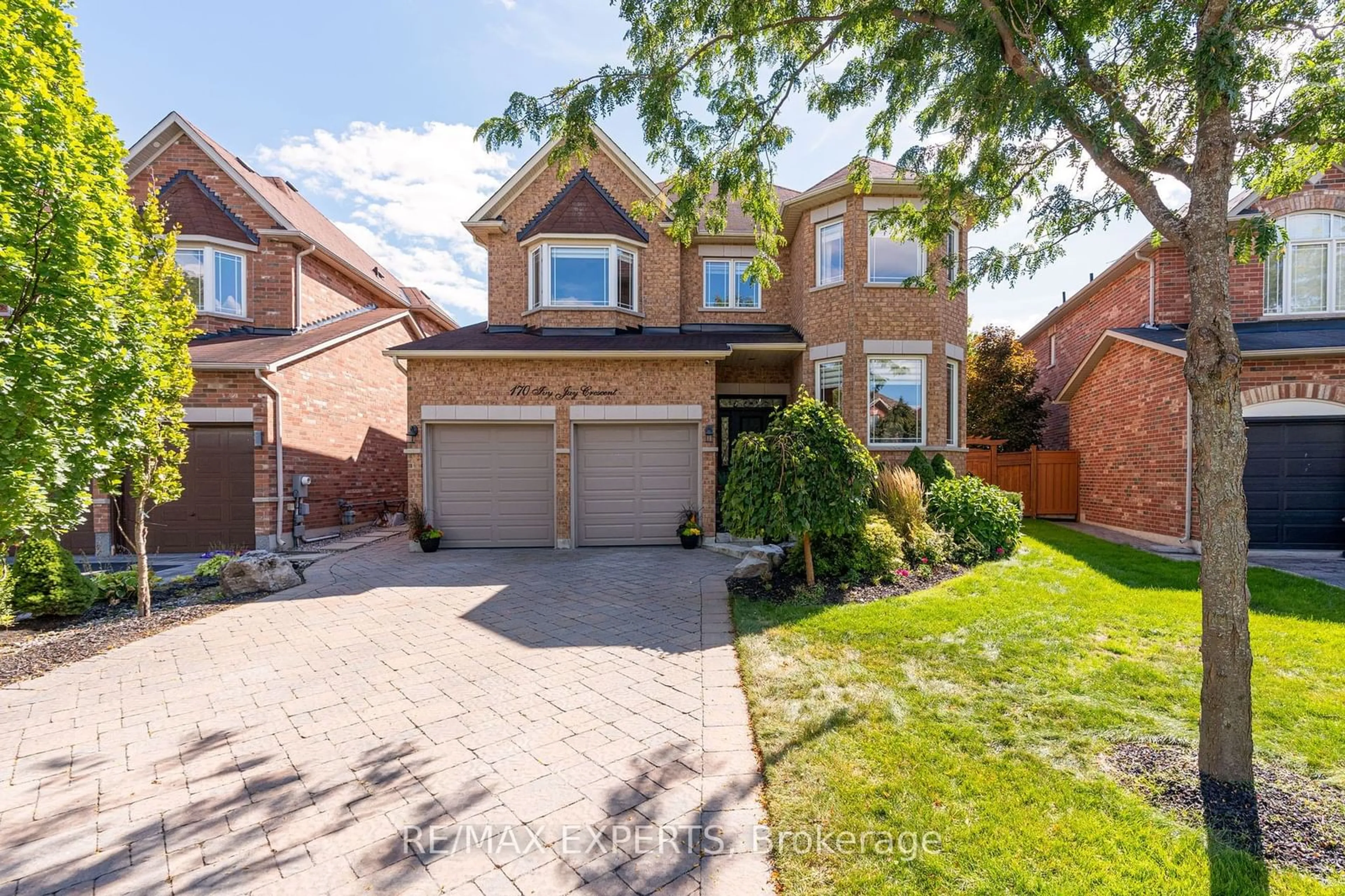 Home with brick exterior material for 170 Ivy Jay Cres, Aurora Ontario L4G 0E9