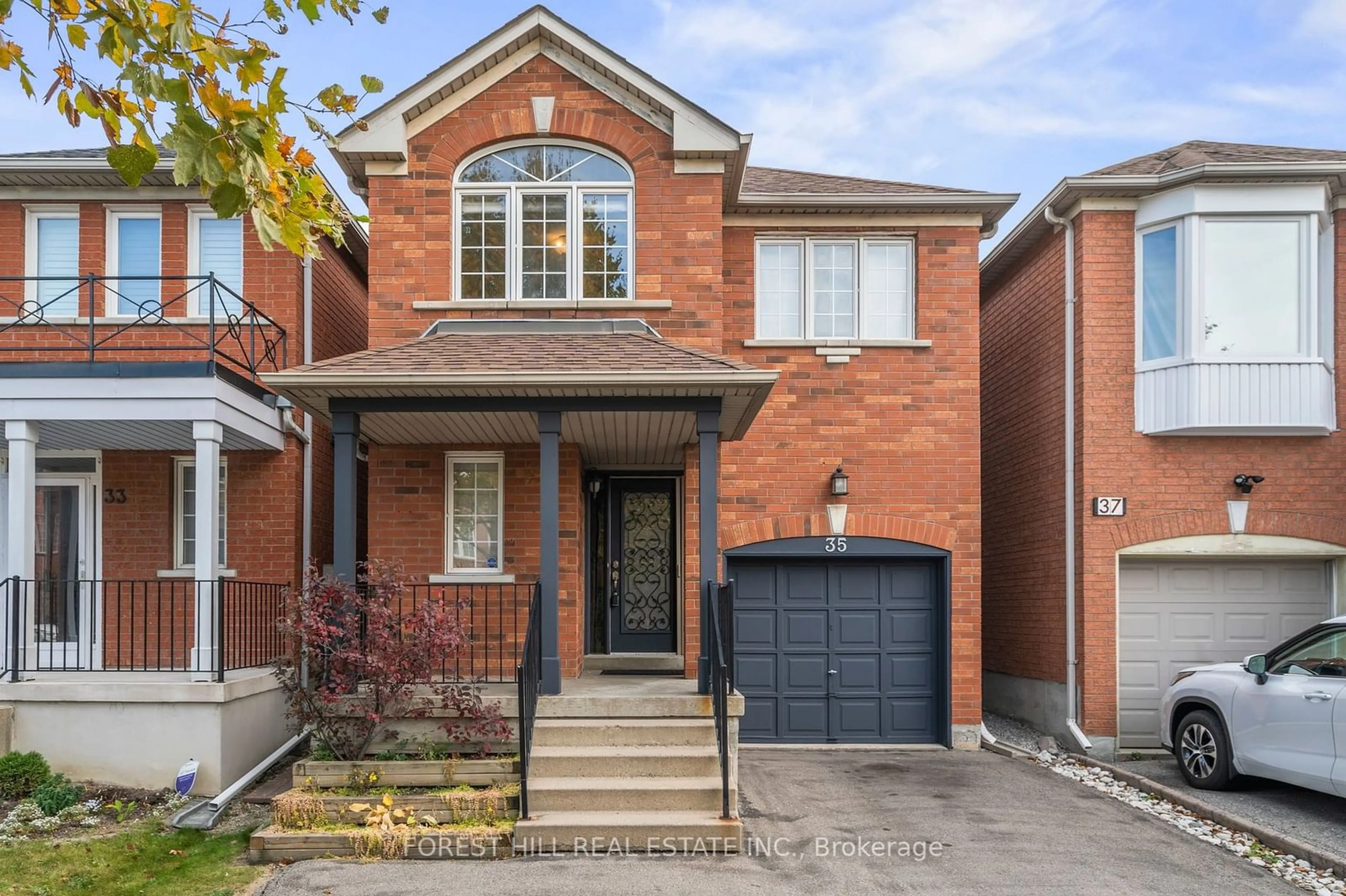 Home with brick exterior material for 35 Timberview Dr, Vaughan Ontario L4J 8M2