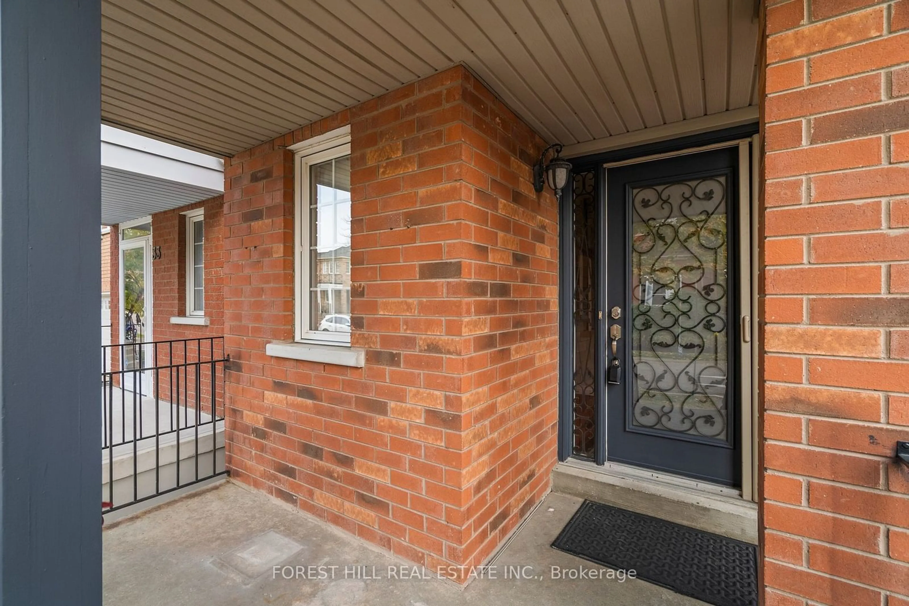 Indoor entryway, wood floors for 35 Timberview Dr, Vaughan Ontario L4J 8M2