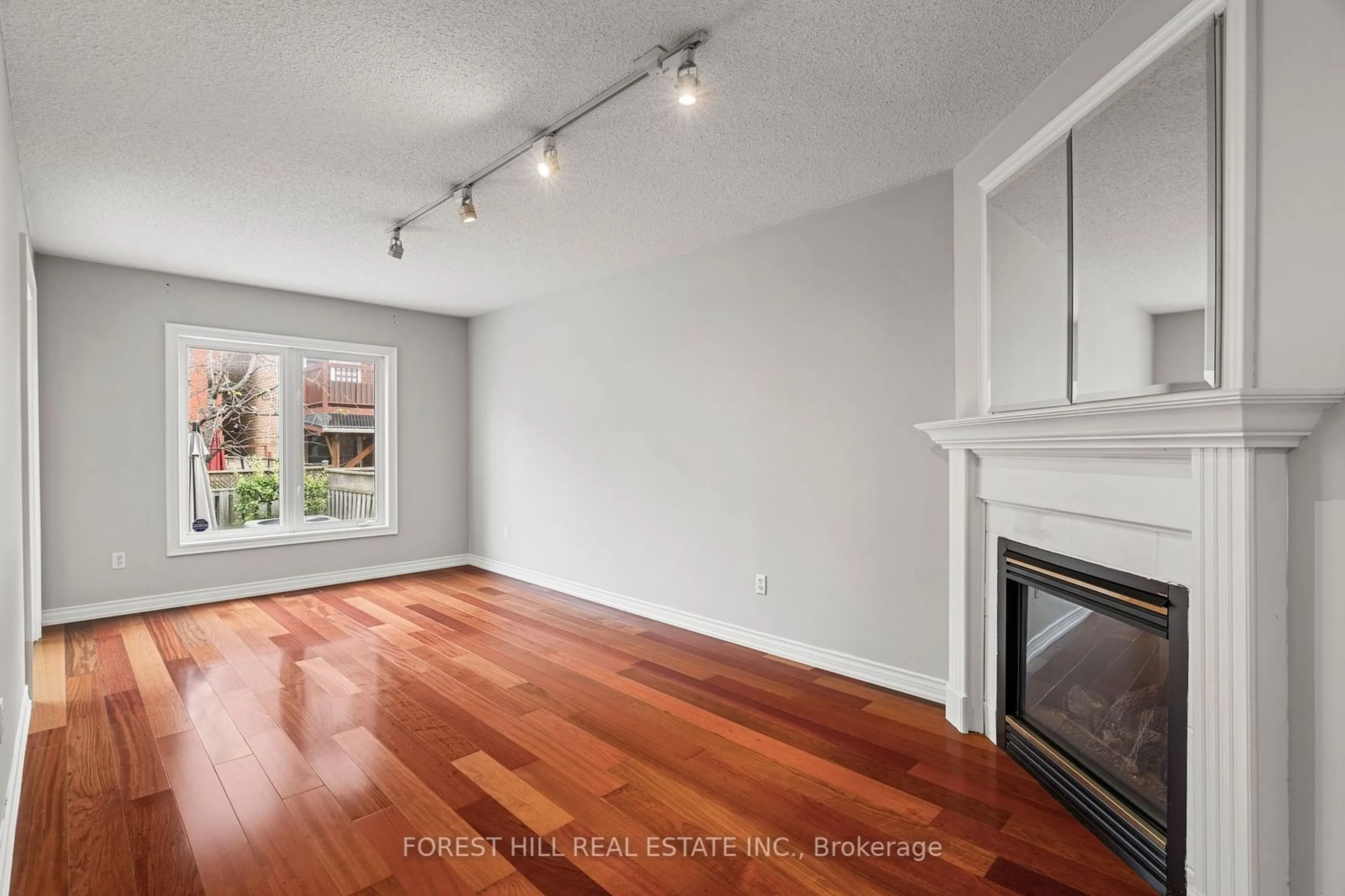 A pic of a room, wood floors for 35 Timberview Dr, Vaughan Ontario L4J 8M2