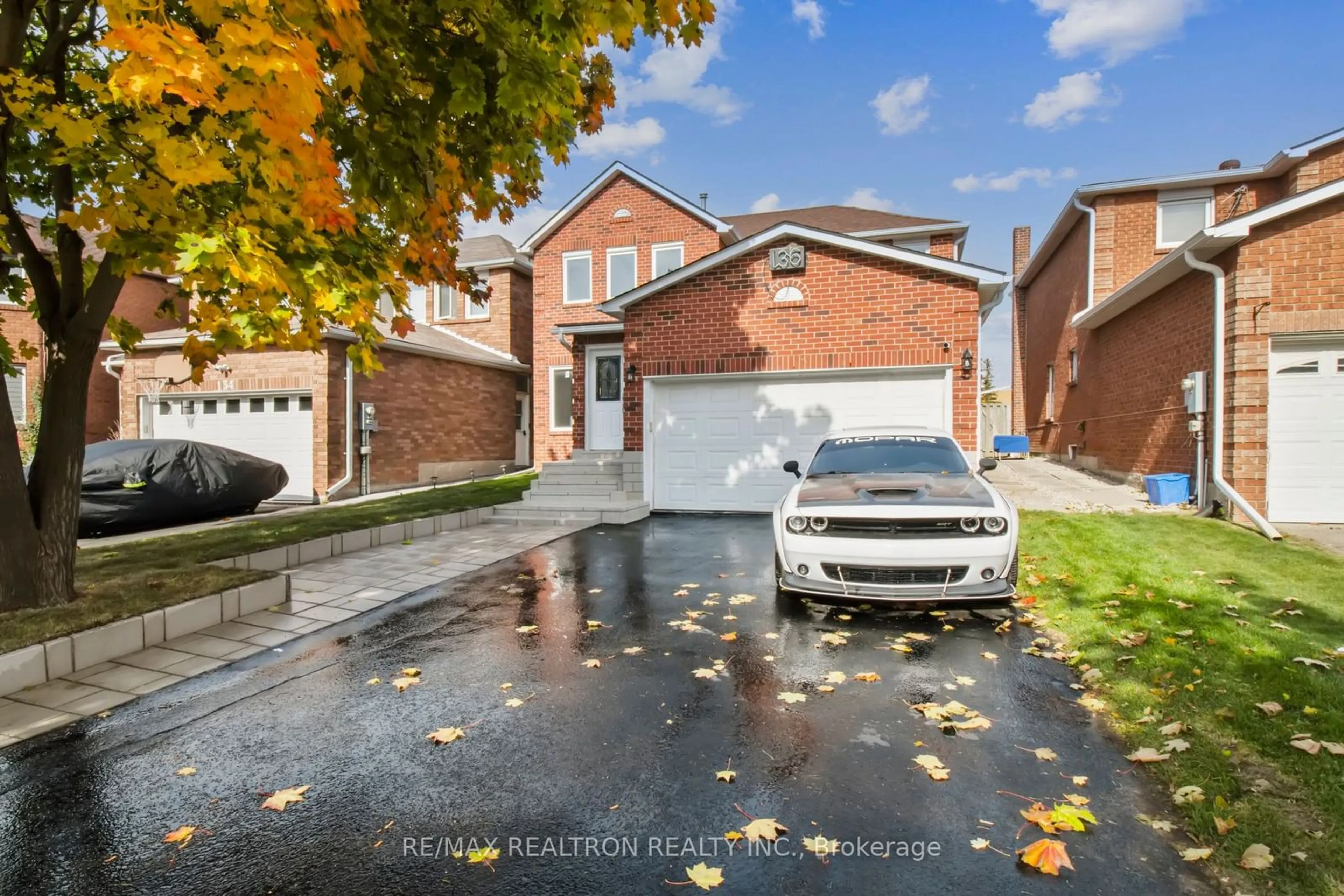 A pic from exterior of the house or condo, the street view for 136 Millcroft Way, Vaughan Ontario L4J 6P7