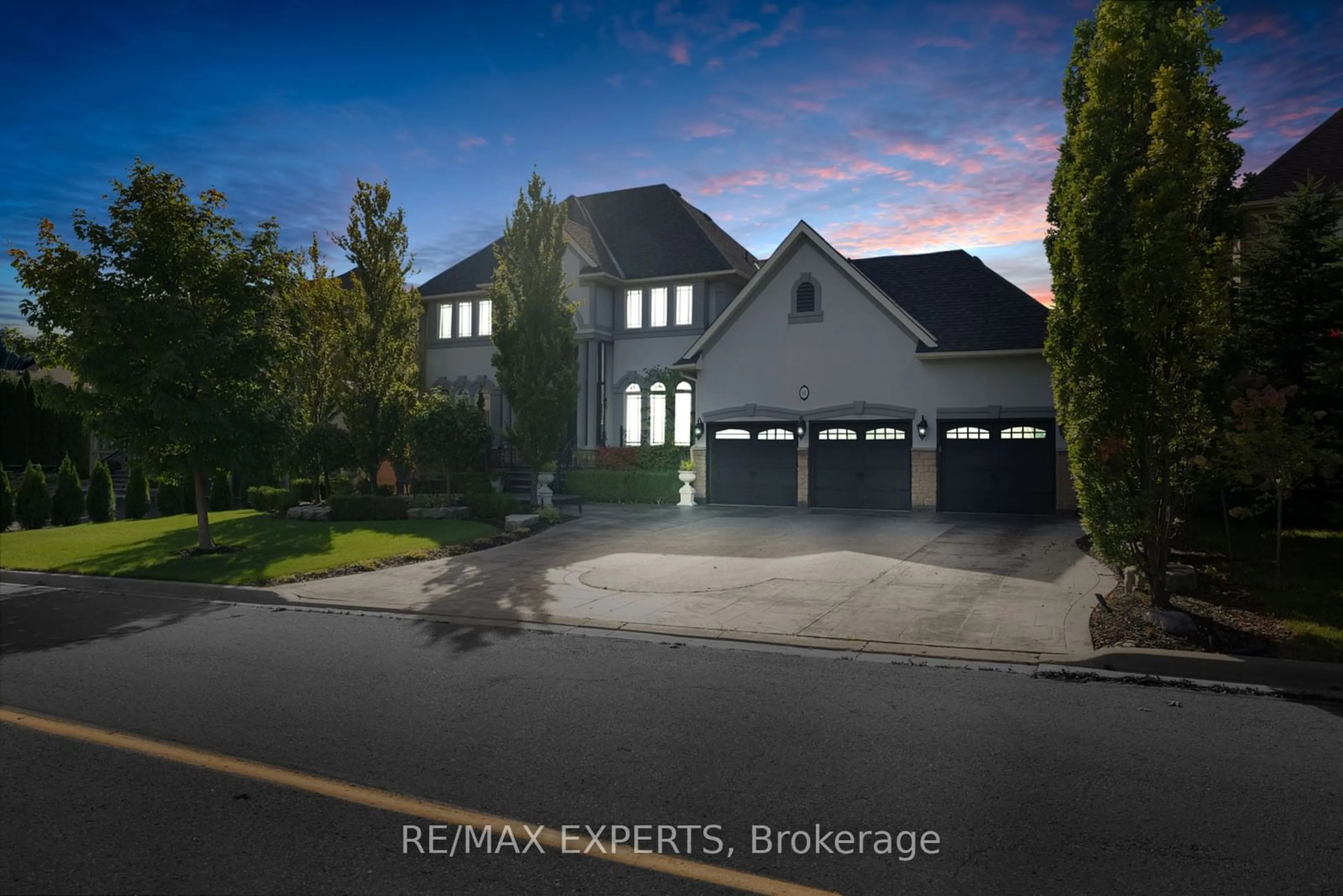 Frontside or backside of a home, cottage for 91 Hunterwood Chse, Vaughan Ontario L6A 3S1