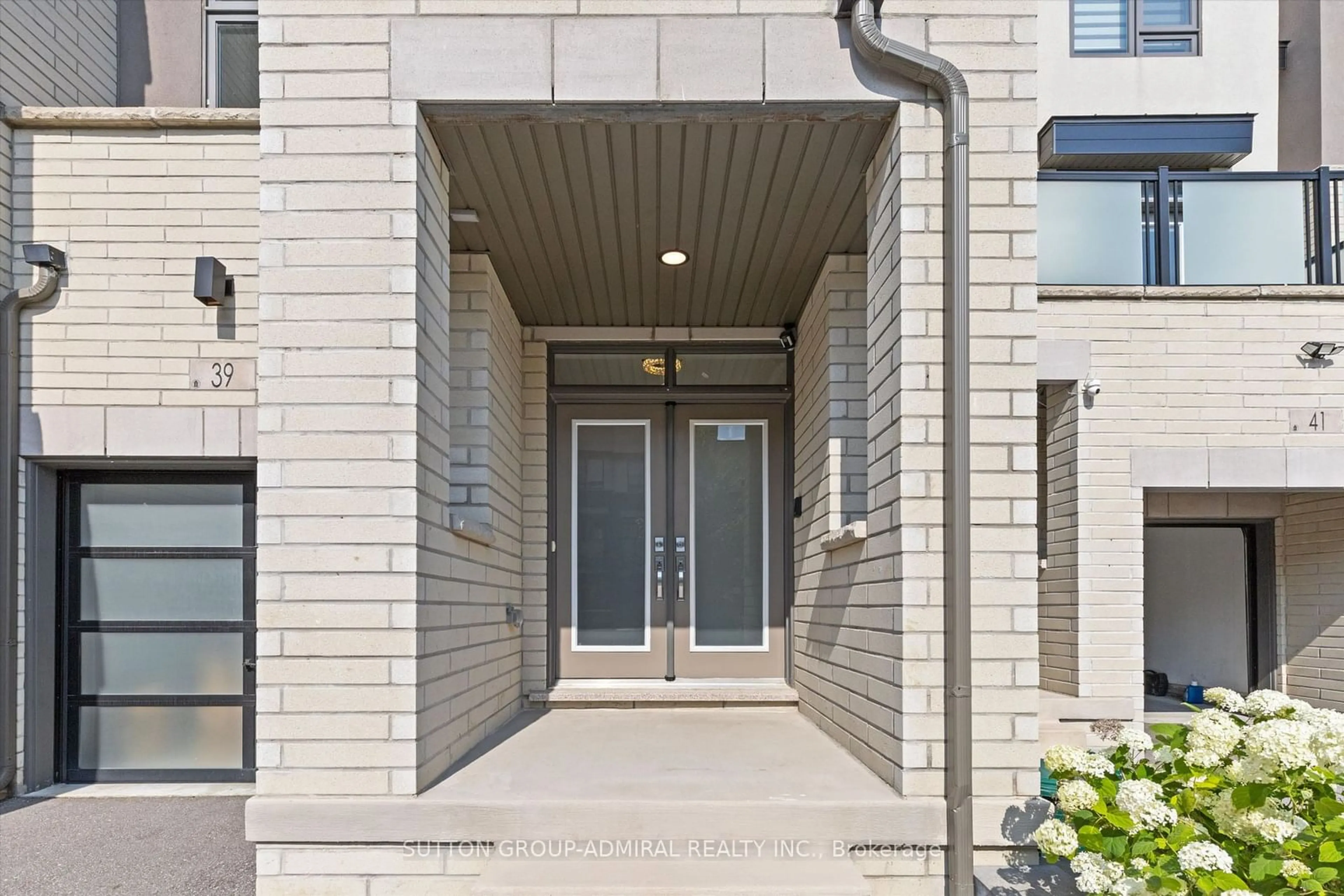 Indoor entryway, wood floors for 39 Harold Lawrie Lane, Markham Ontario L3T 0G1