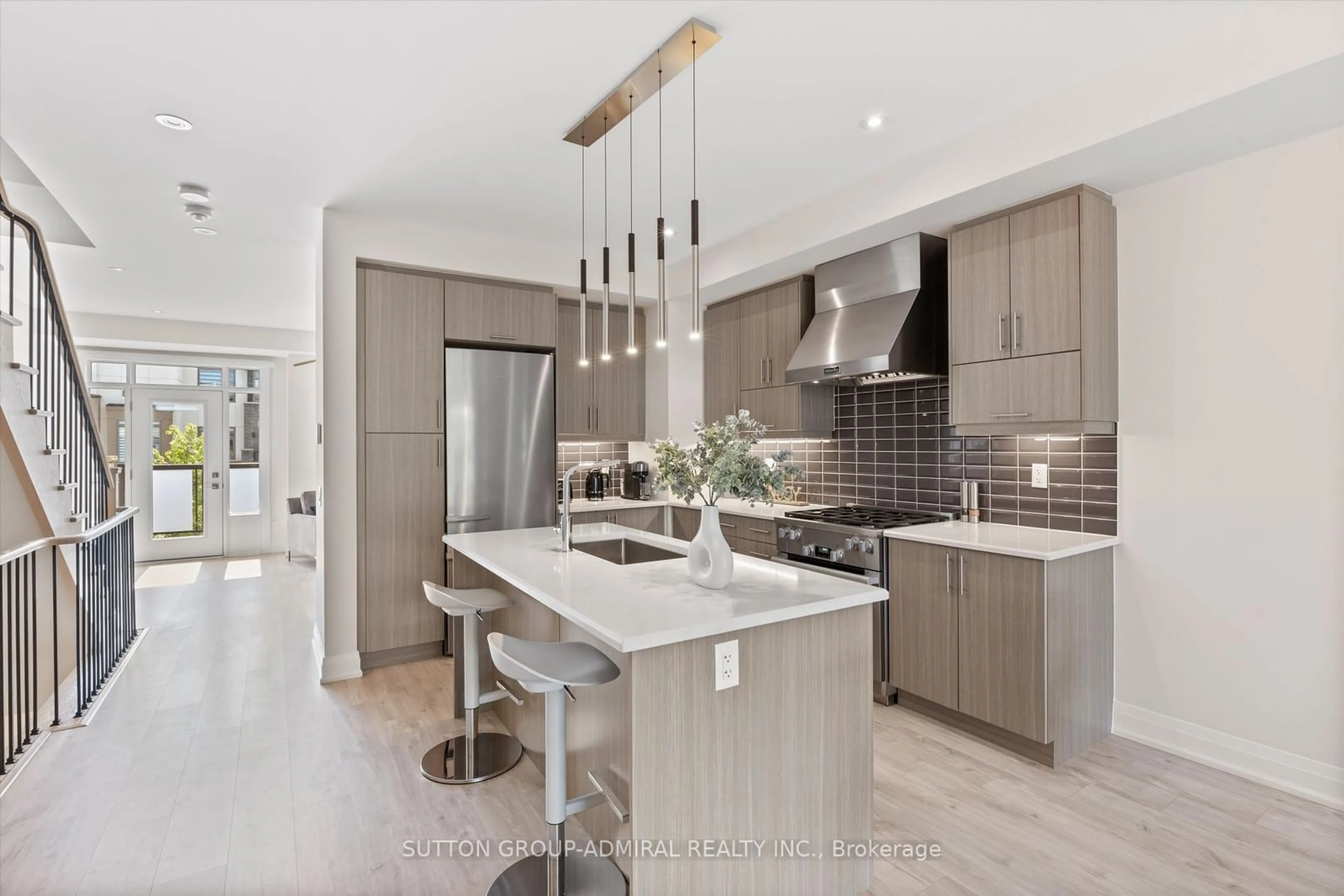 Contemporary kitchen, wood floors, mountain for 39 Harold Lawrie Lane, Markham Ontario L3T 0G1