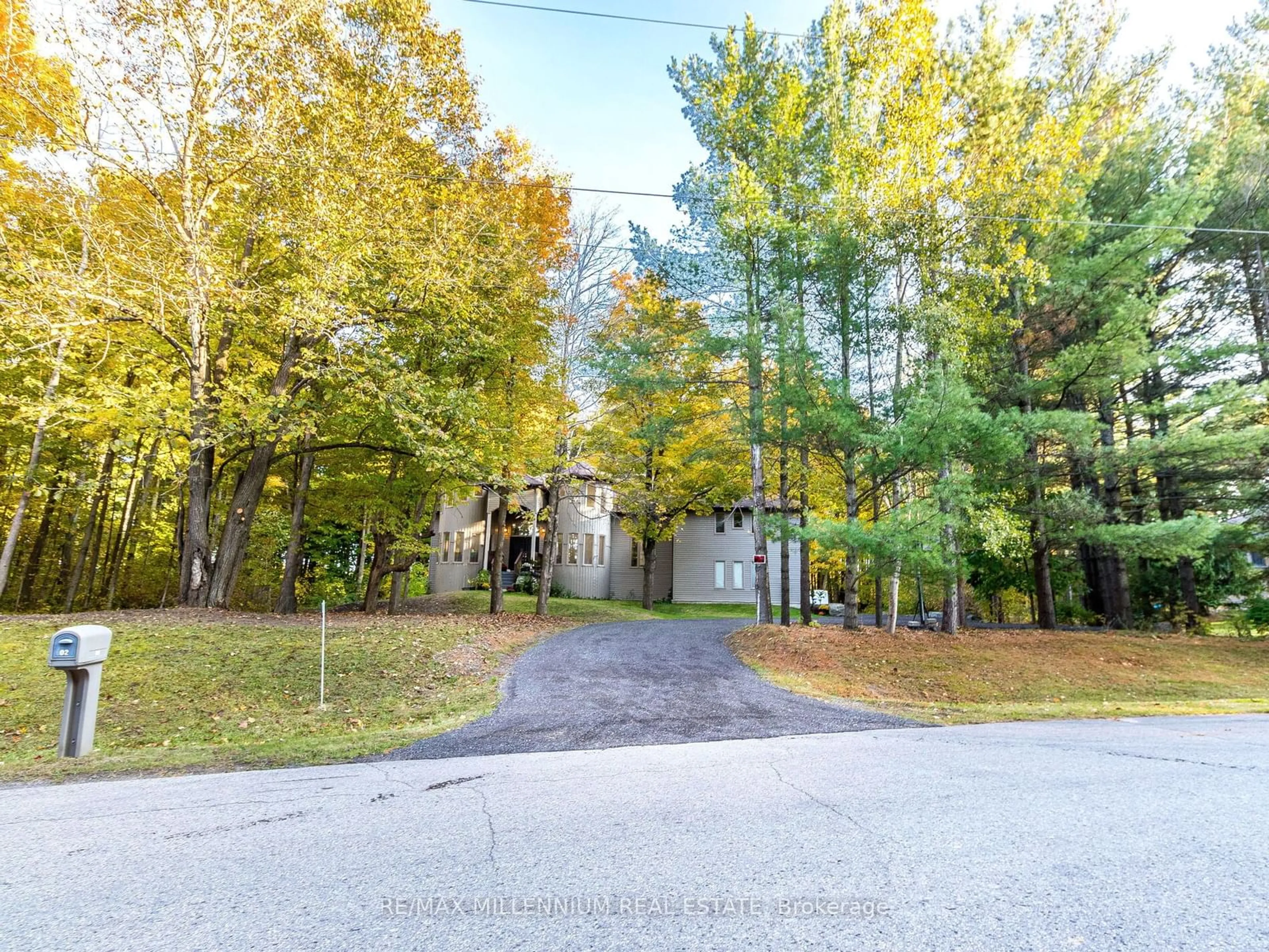 A pic from exterior of the house or condo, the street view for 2 Sylvid Crt, Adjala-Tosorontio Ontario L0G 1L0