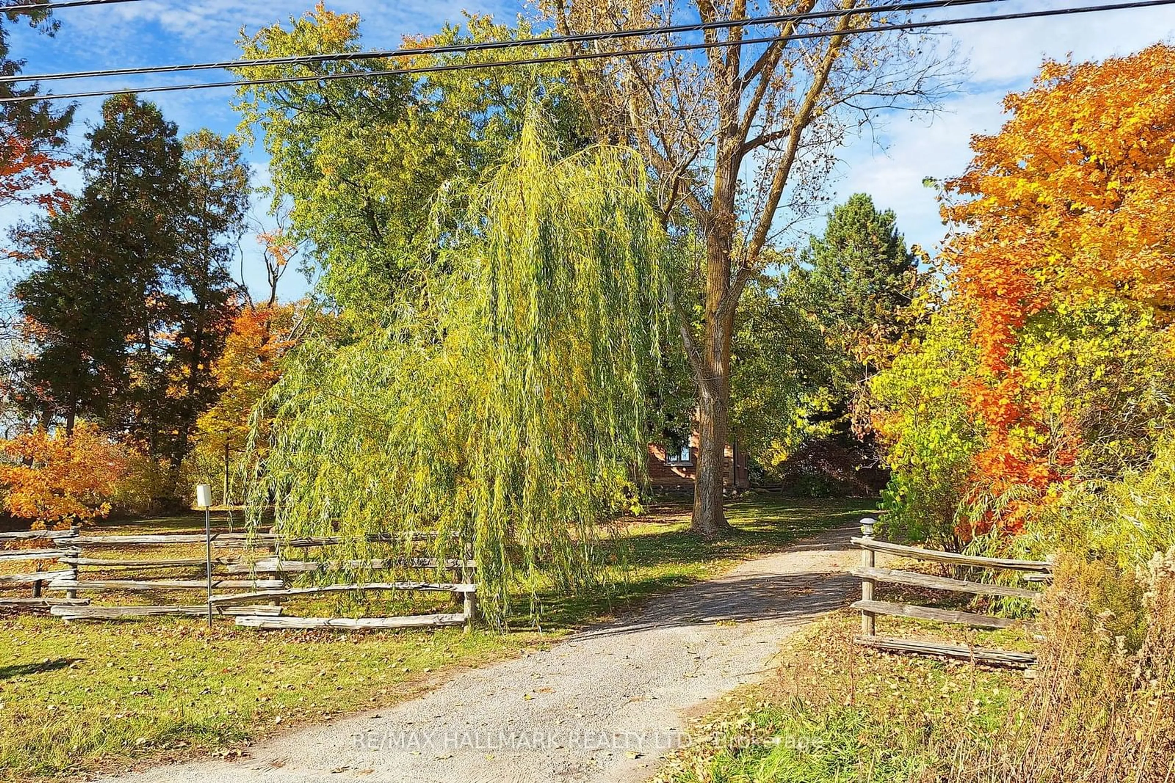 Patio, the fenced backyard for 3940 County Rd 88 Rd, Bradford West Gwillimbury Ontario L3Z 2A4