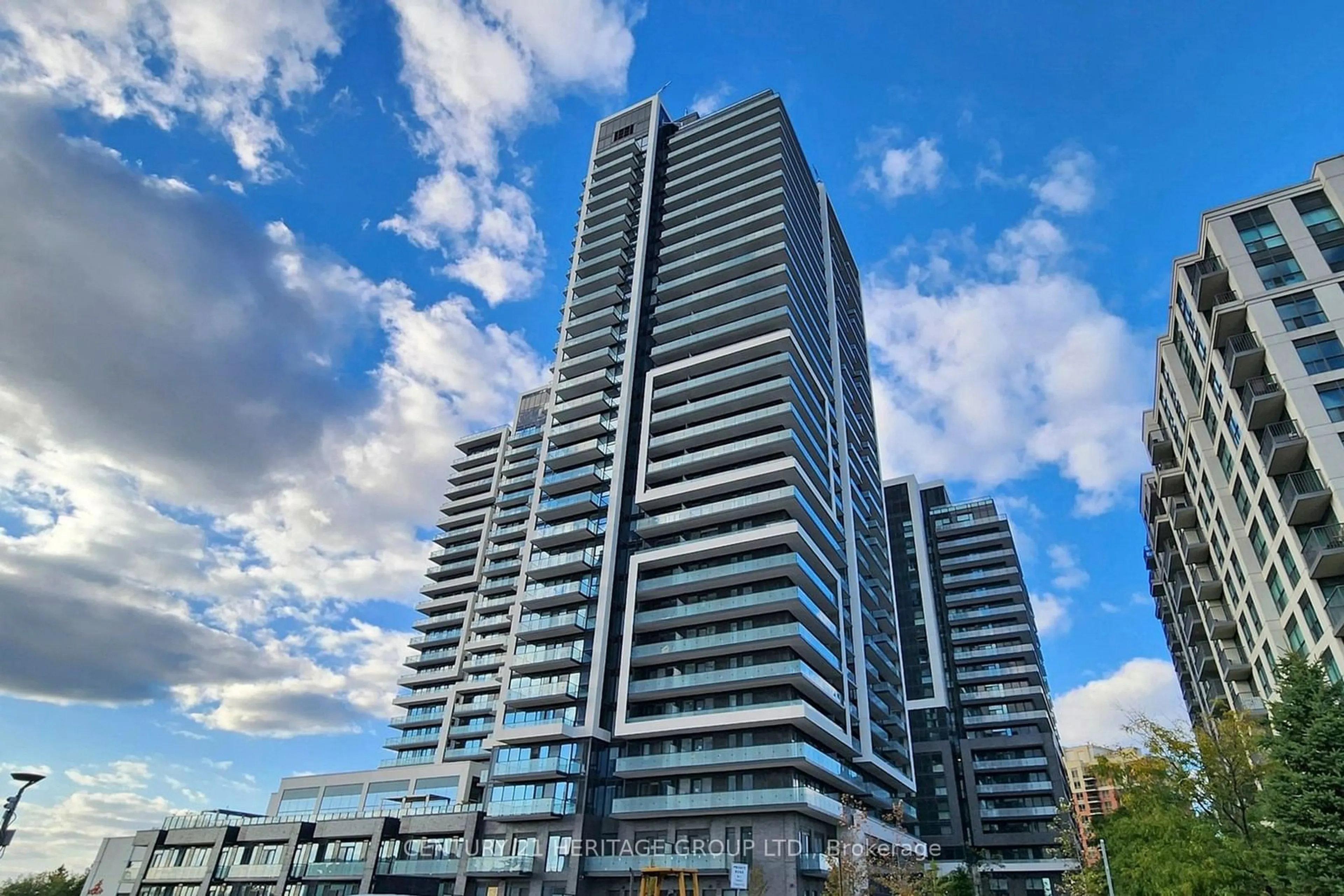 A pic from exterior of the house or condo, the front or back of building for 105 Oneida Cres #1510, Richmond Hill Ontario L4B 0H6