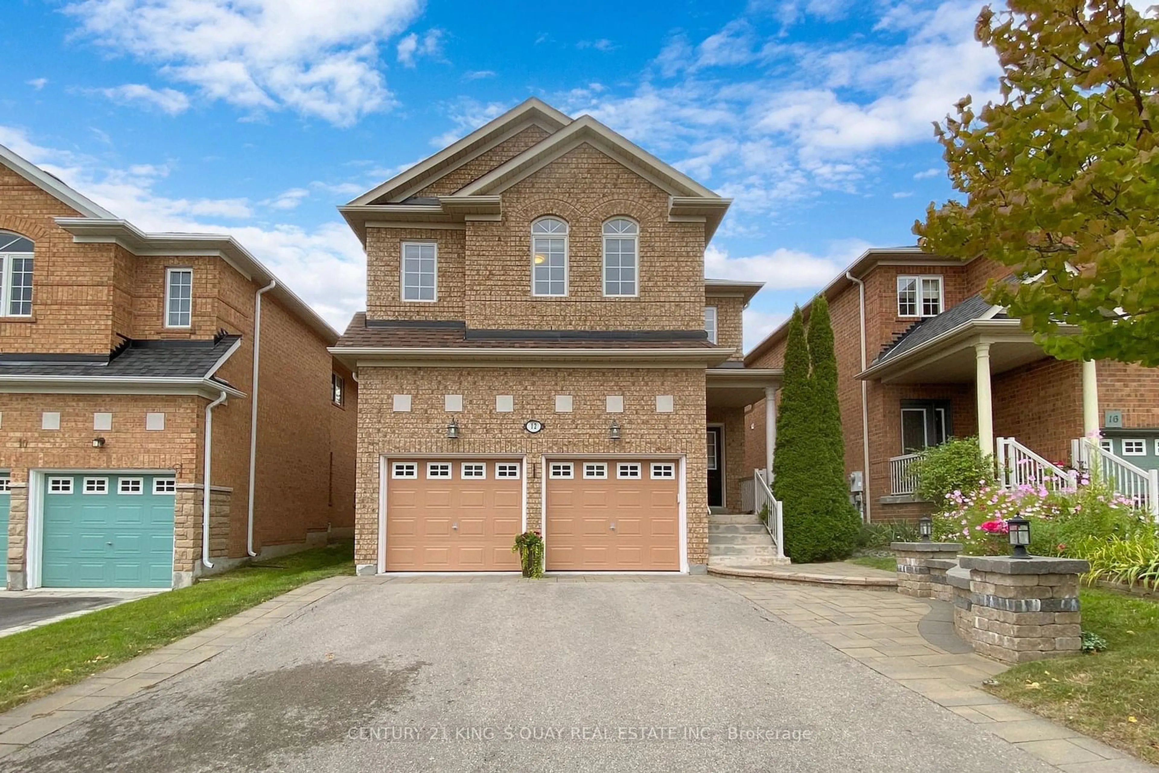 Frontside or backside of a home, the street view for 12 Maffey Cres, Richmond Hill Ontario L4S 0A9