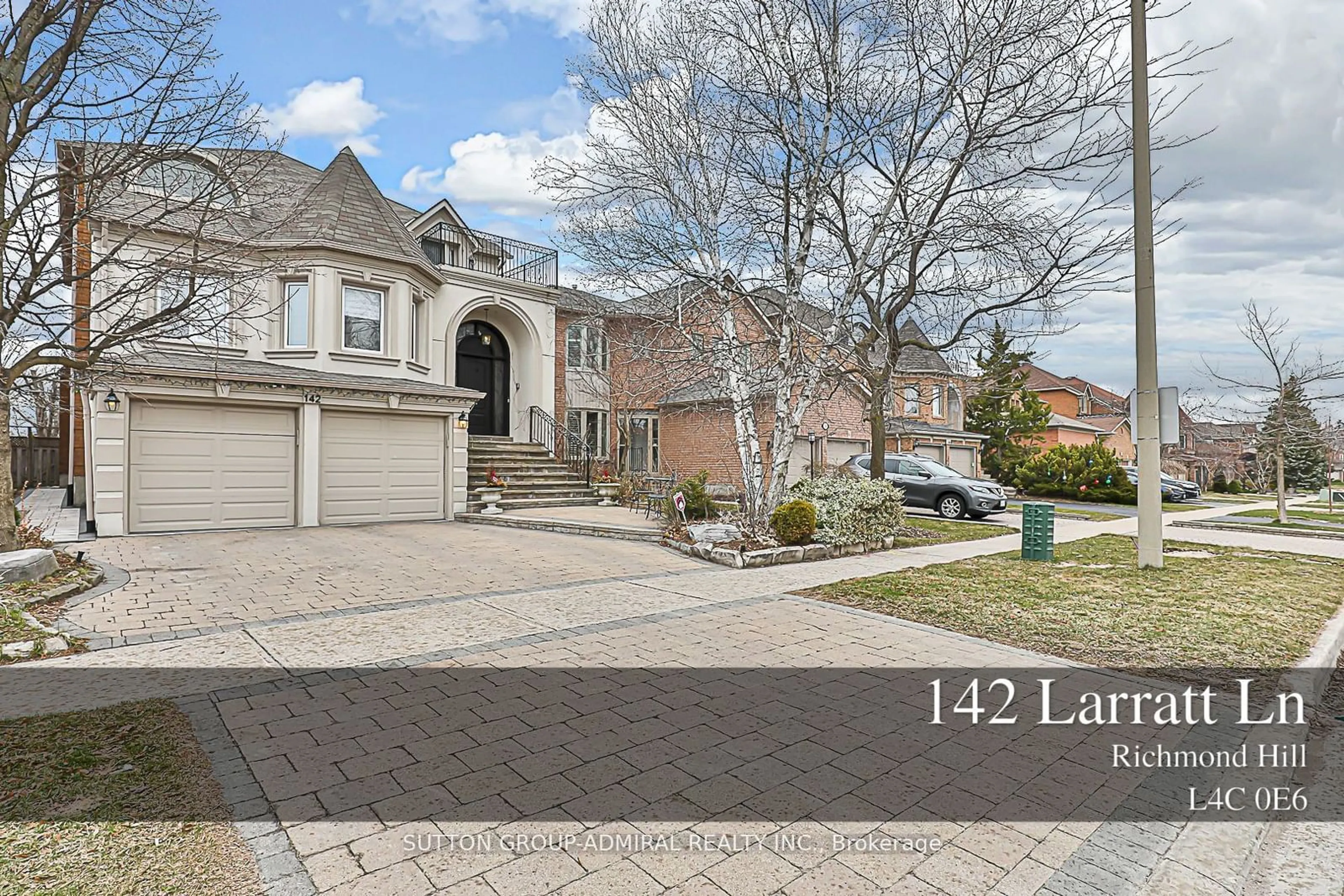 Frontside or backside of a home, the street view for 142 Larratt Lane, Richmond Hill Ontario L4C 0E6