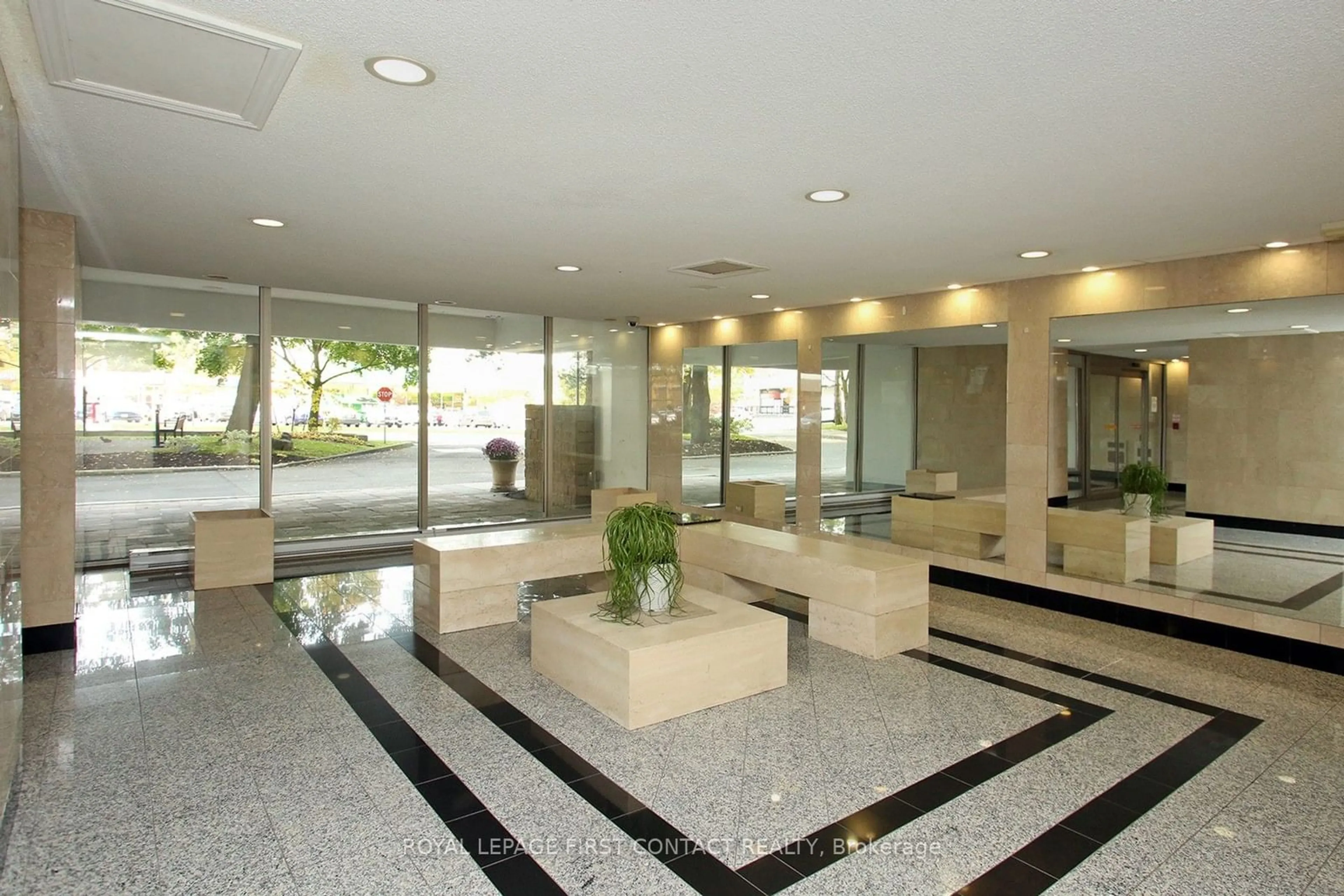 Indoor lobby, ceramic floors for 1 Royal Orchard Blv Blvd #102, Markham Ontario L3T 3C2