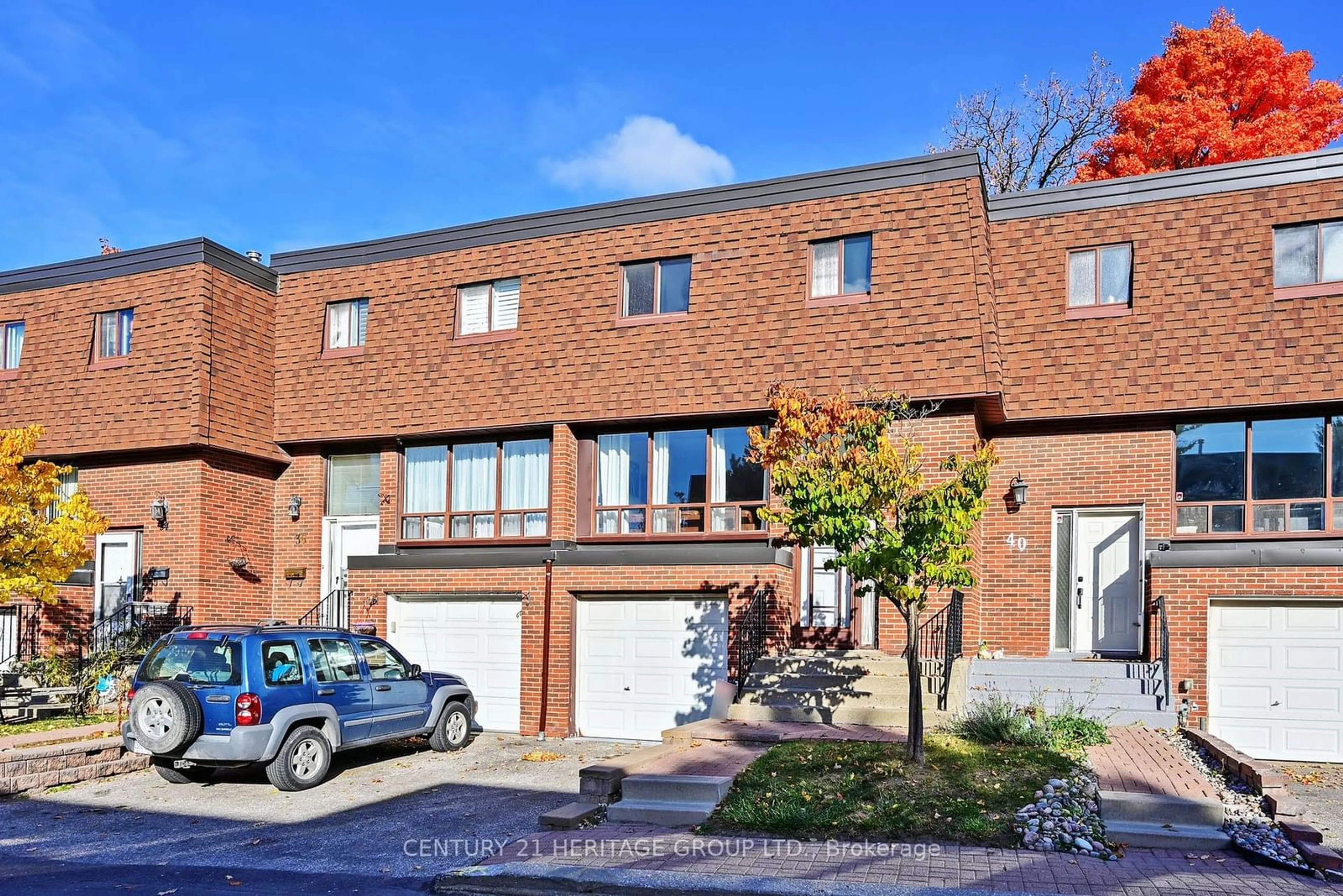 A pic from exterior of the house or condo, the street view for 38 Stately Way, Markham Ontario L3T 3Z8