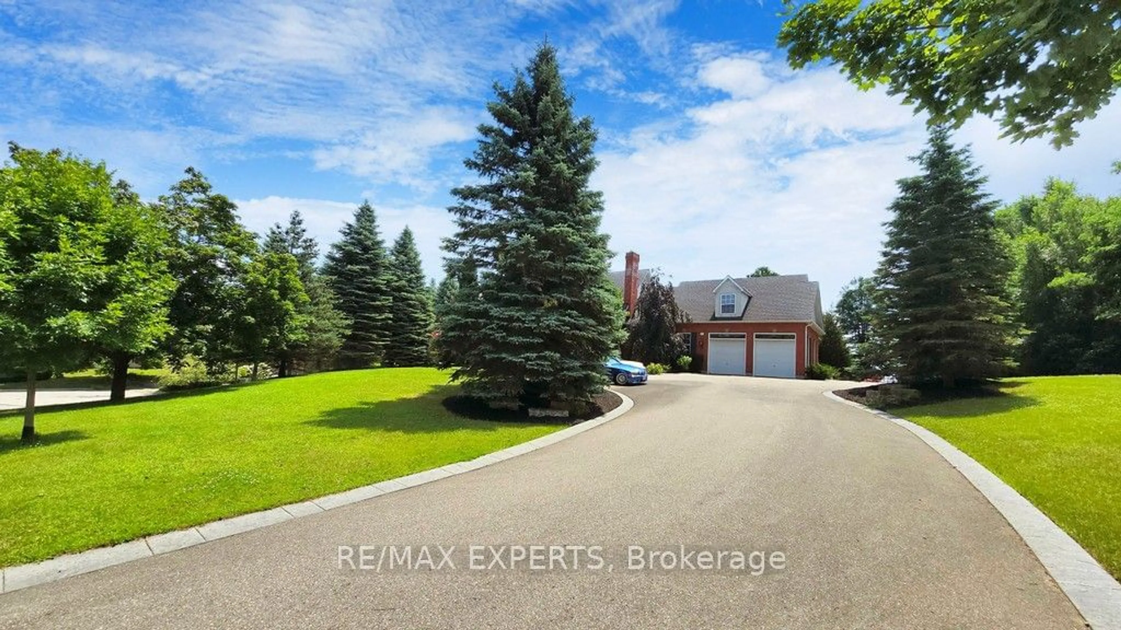 Frontside or backside of a home, the fenced backyard for 27 Theresa Circ, Vaughan Ontario L0J 1C0