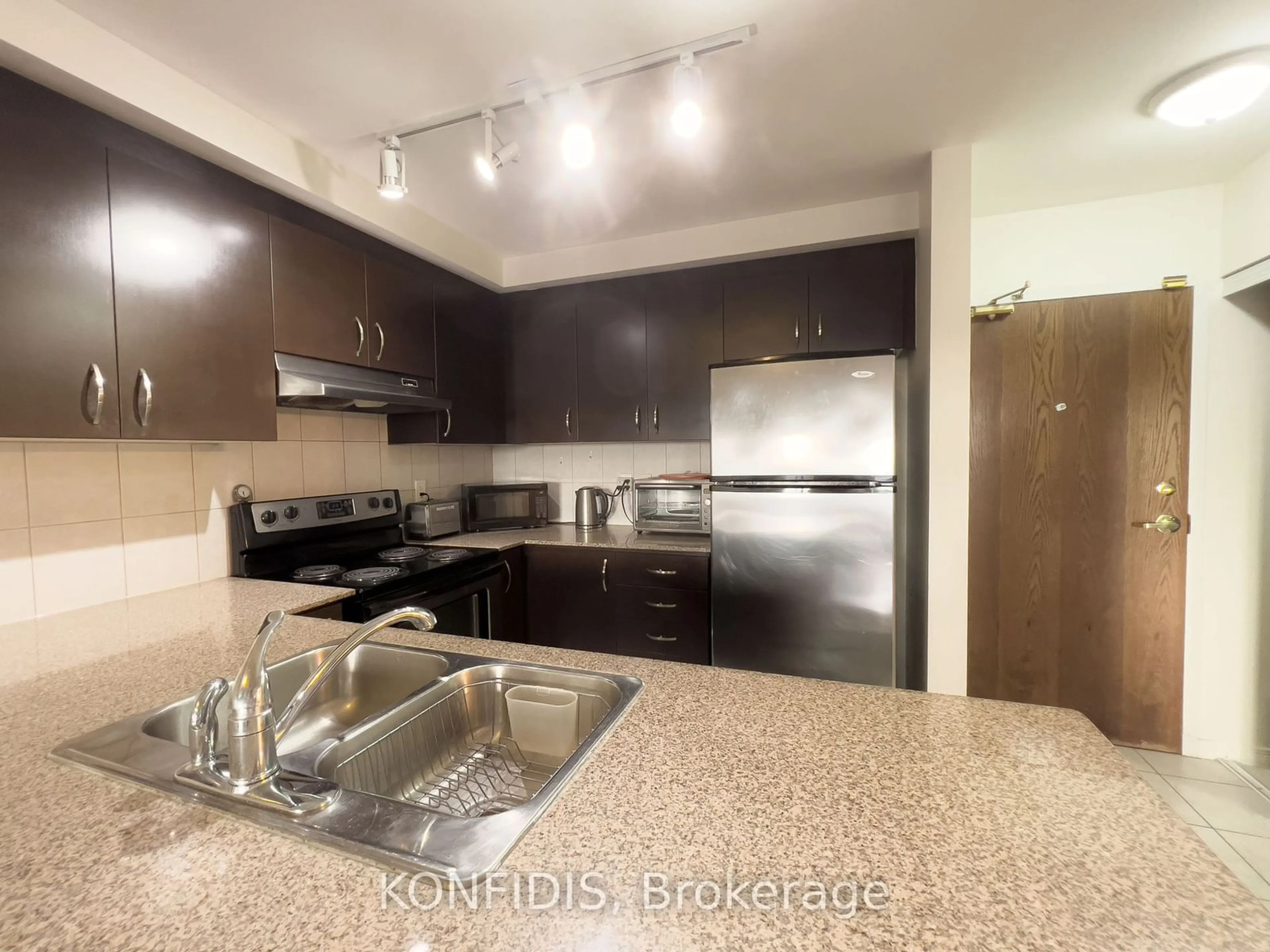 Standard kitchen for 8 Maison Parc Crt #702, Vaughan Ontario L4J 9K5