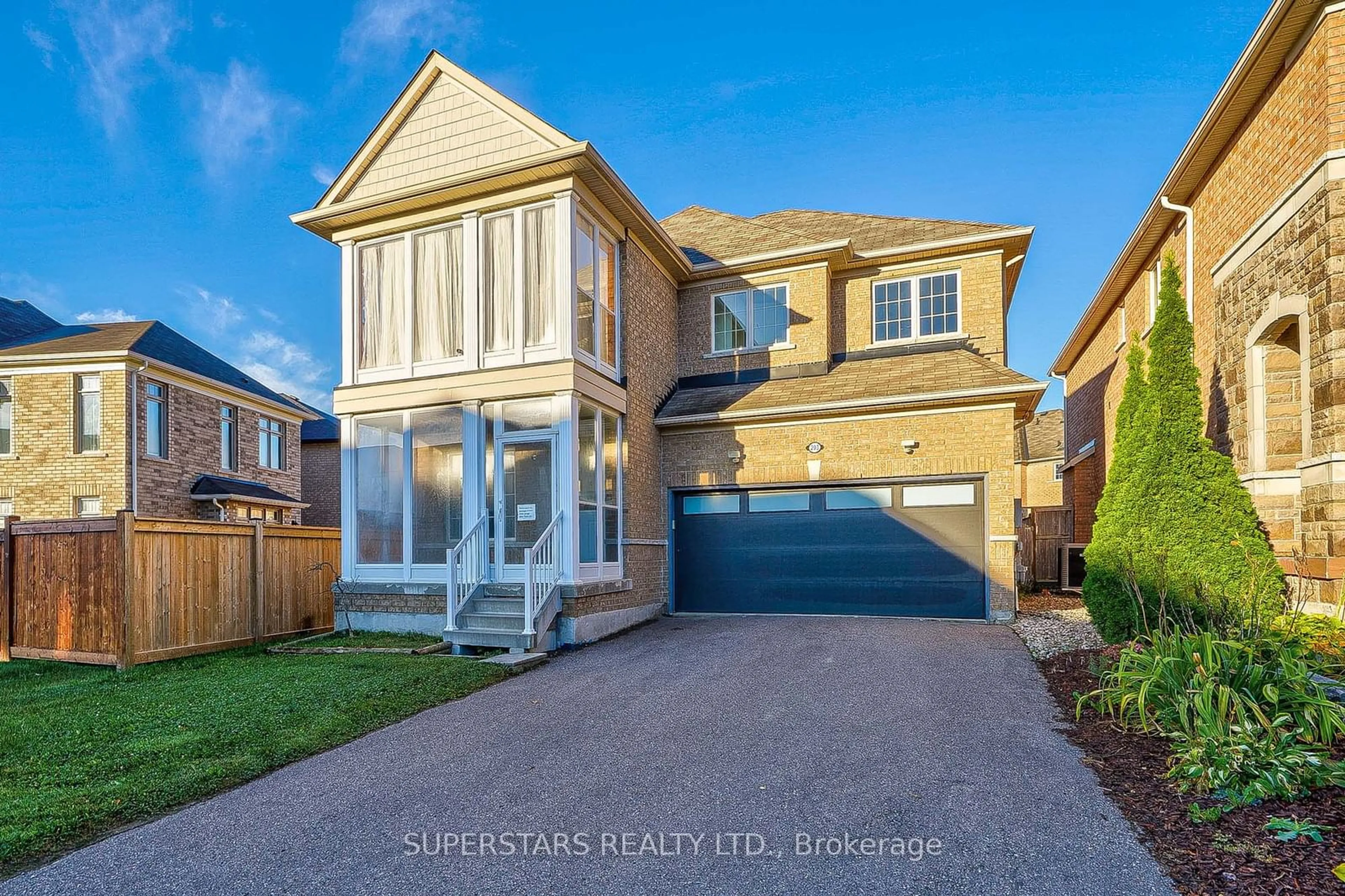 Frontside or backside of a home, the street view for 203 Lageer Dr, Whitchurch-Stouffville Ontario L4A 0X1