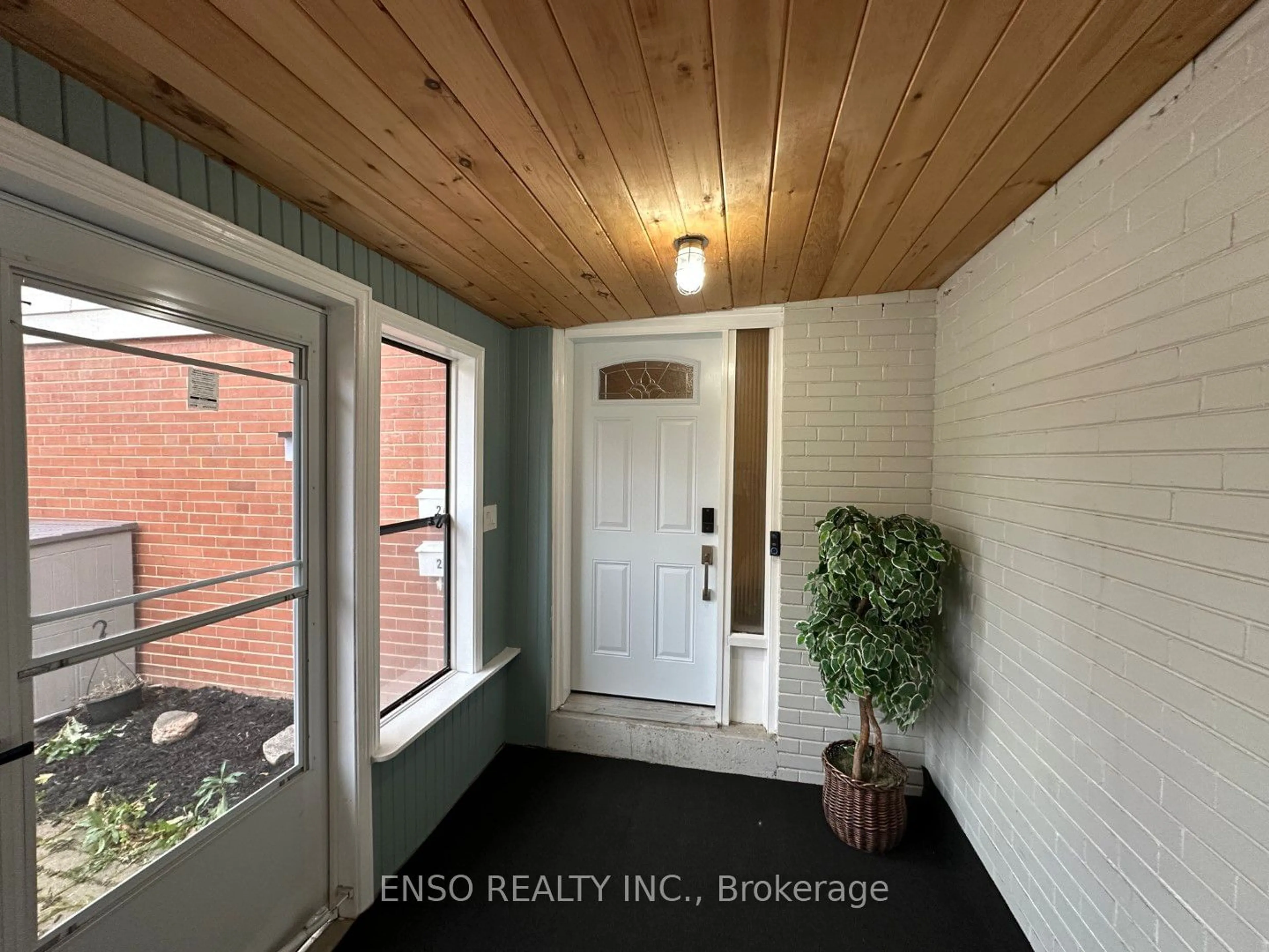 Indoor entryway, wood floors for 24 Gentry Cres, Richmond Hill Ontario L4C 2G9