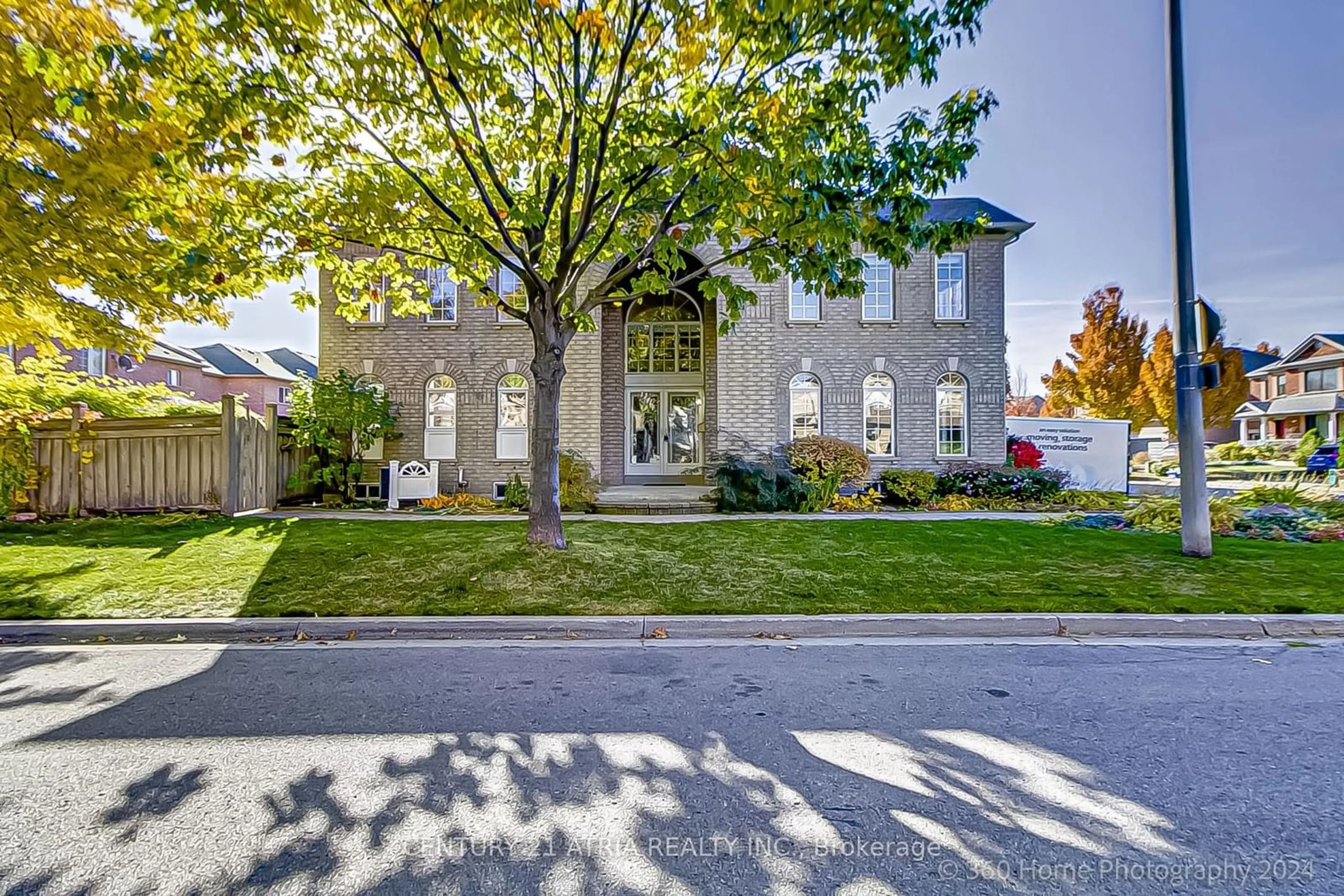 A pic from exterior of the house or condo, the street view for 71 Shadetree Cres, Vaughan Ontario L4H 1Y4