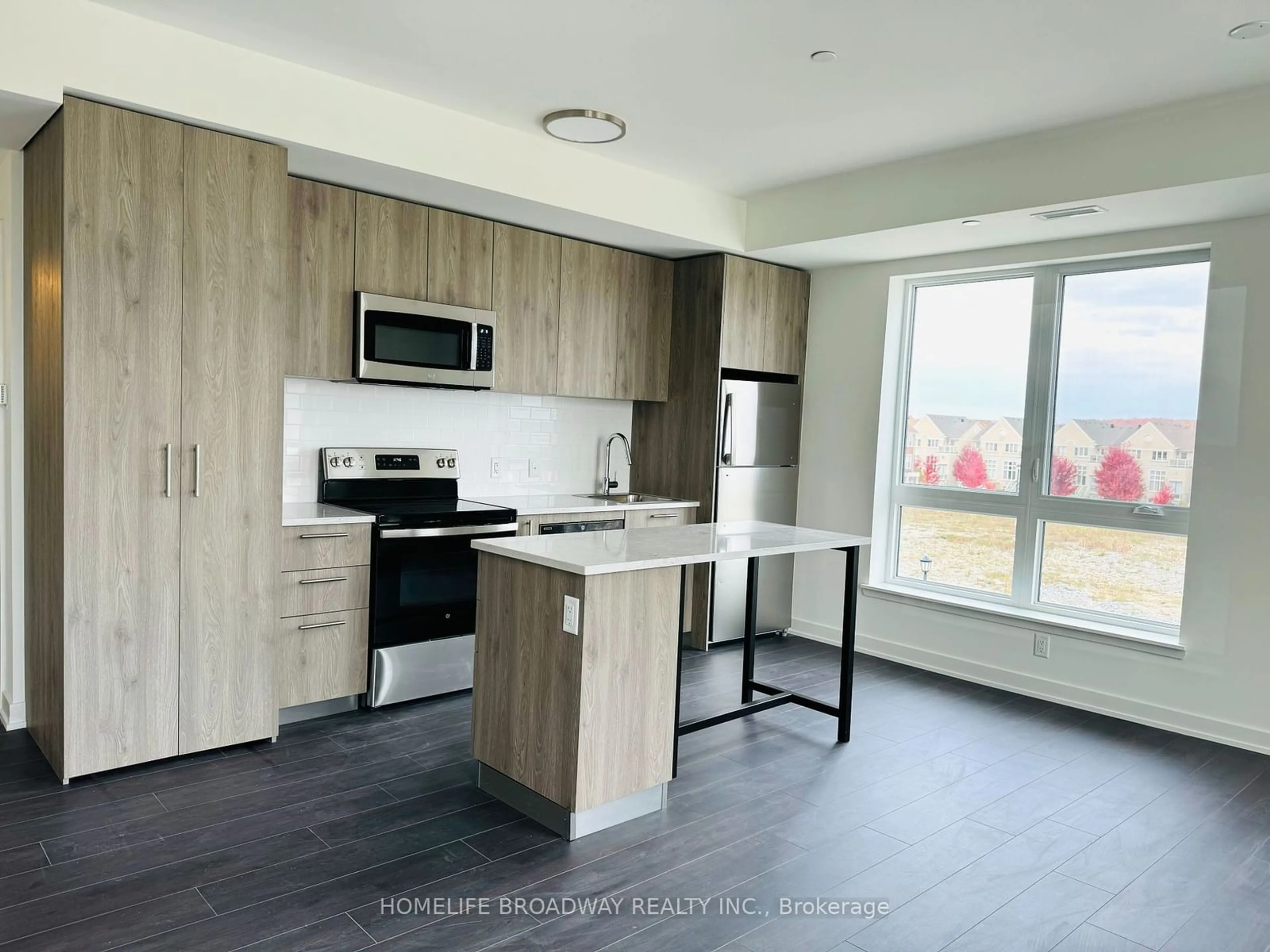 Open concept kitchen for 101 Cathedral High St #345, Markham Ontario L6C 3L8