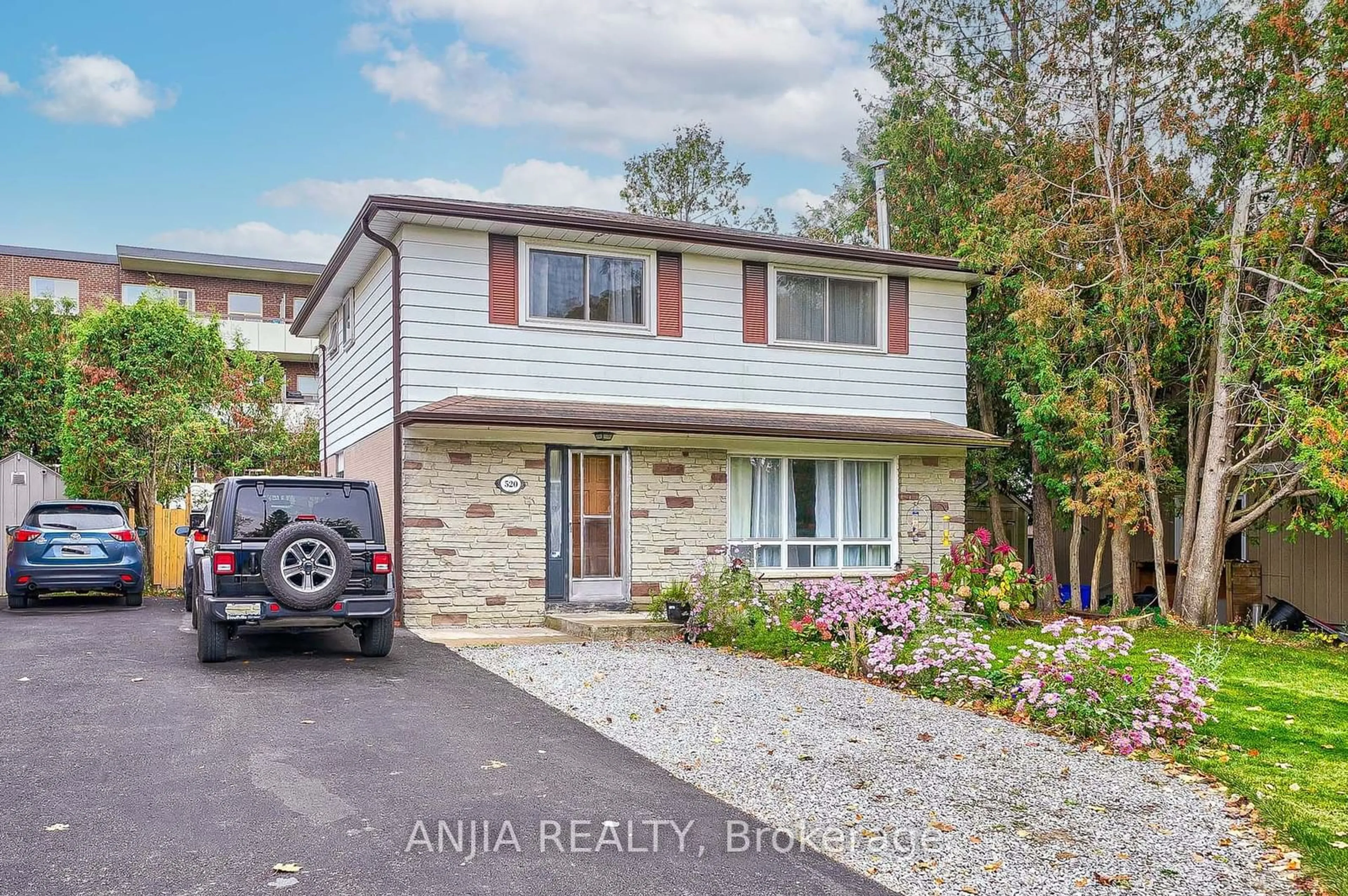 Frontside or backside of a home, cottage for 520 Elm Rd, Whitchurch-Stouffville Ontario L4A 1W8