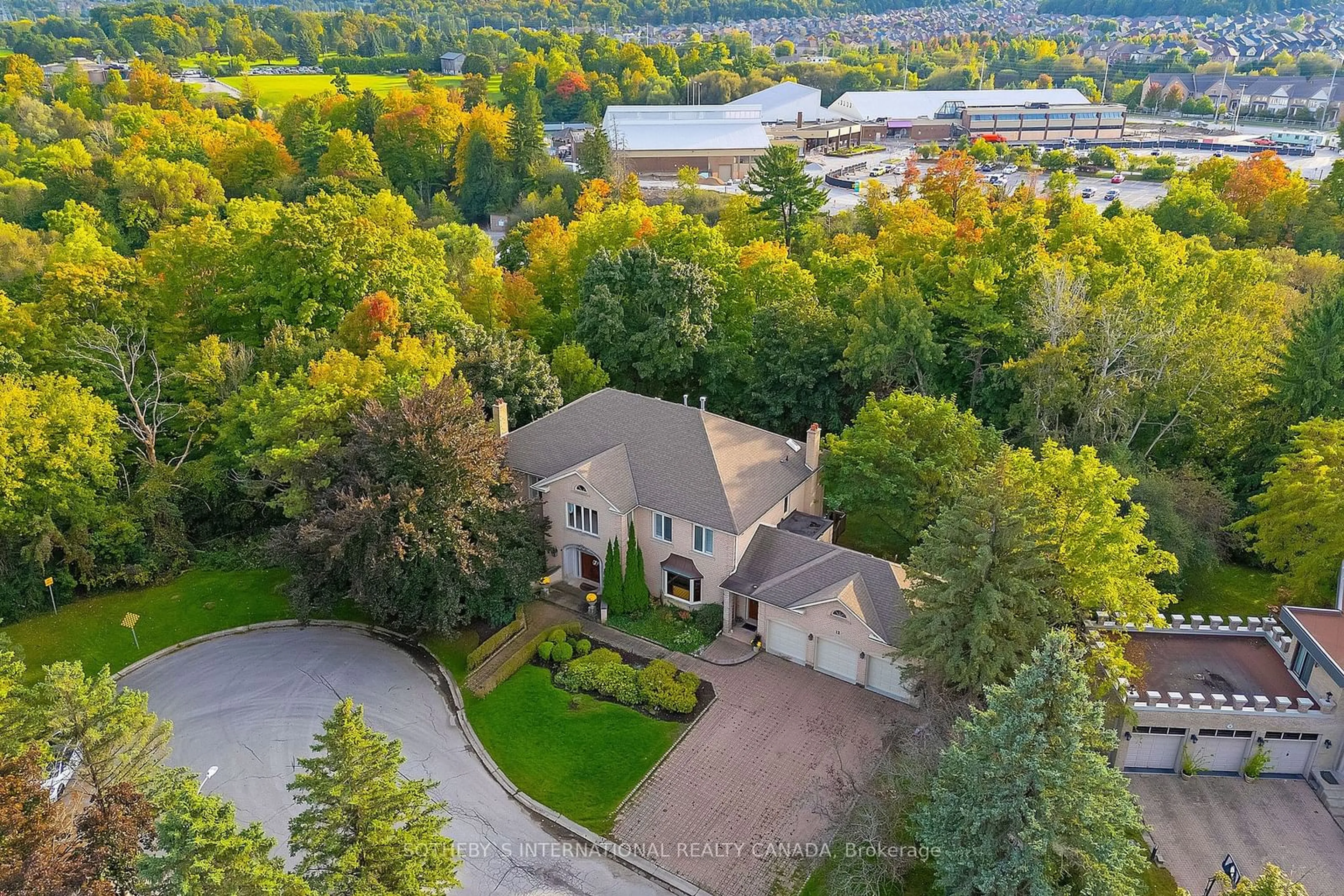 A pic from exterior of the house or condo, the street view for 12 Moodie Dr, Richmond Hill Ontario L4C 8C9